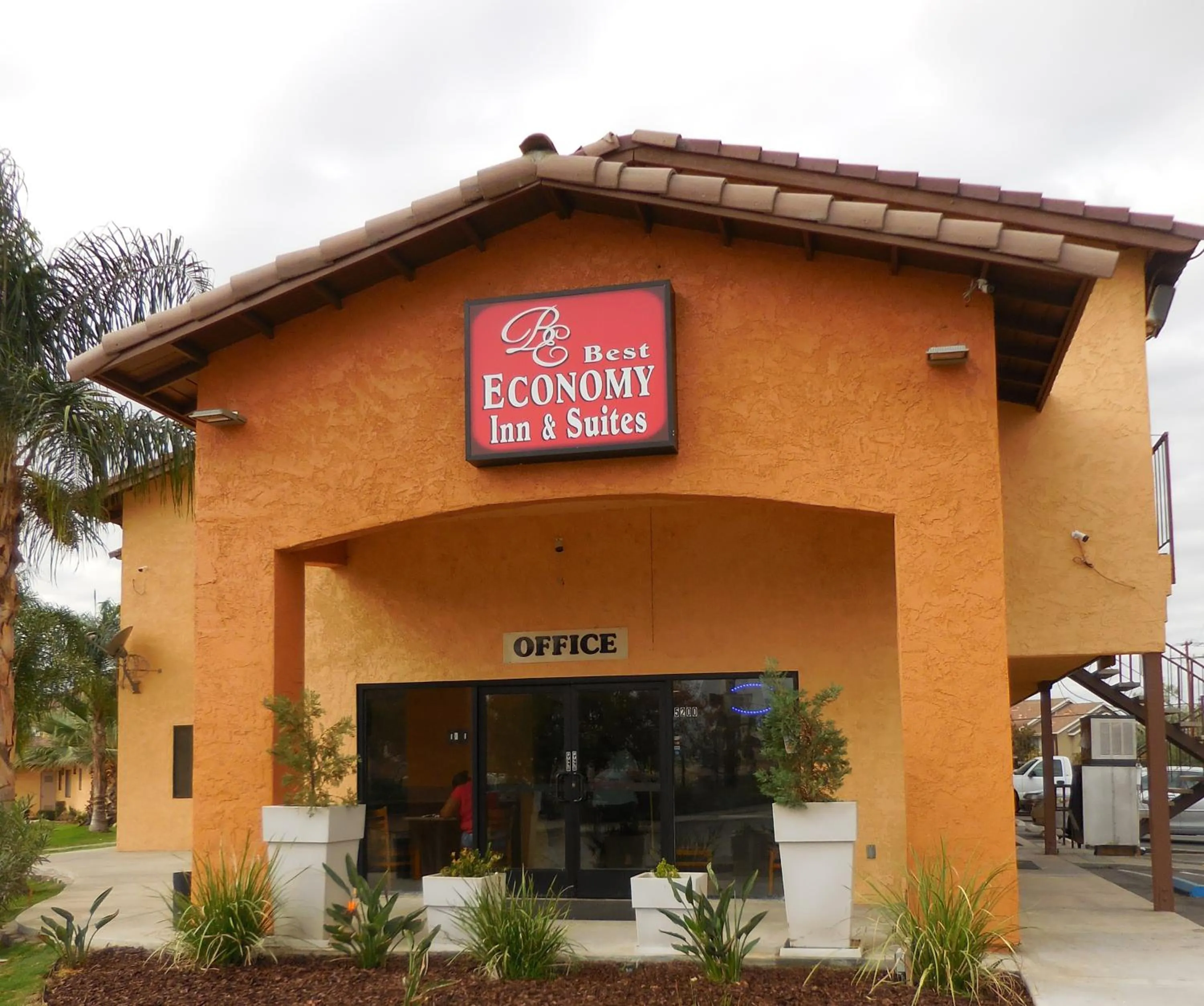 Facade/entrance in Best Economy Inn & Suites