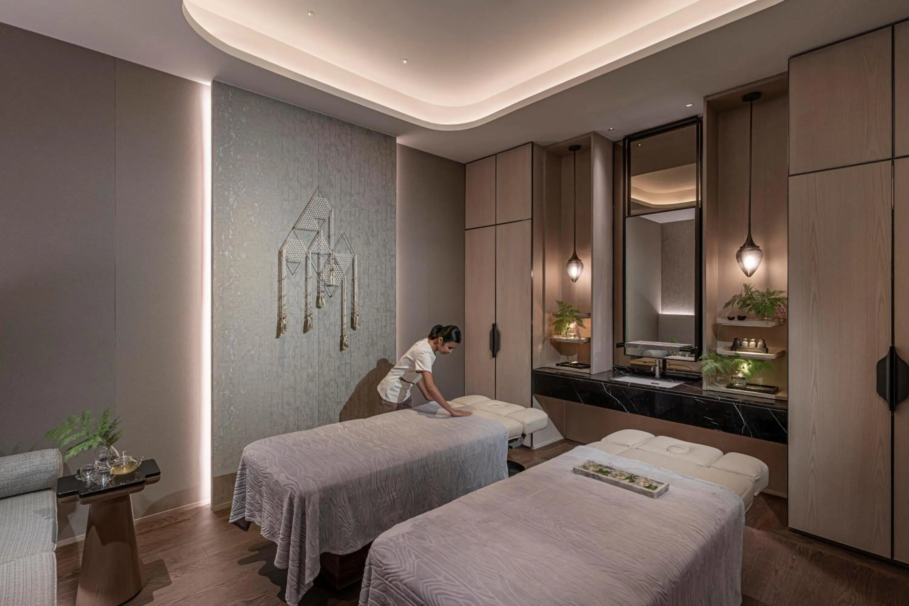 Massage, Bed in Four Seasons Hotel Bangkok at Chao Phraya River