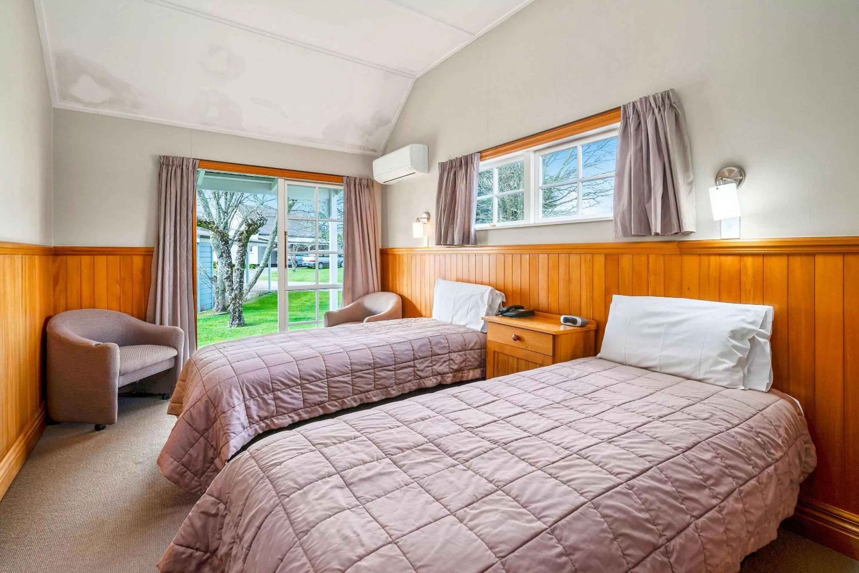 Photo of the whole room, Bed in Huka Falls Resort