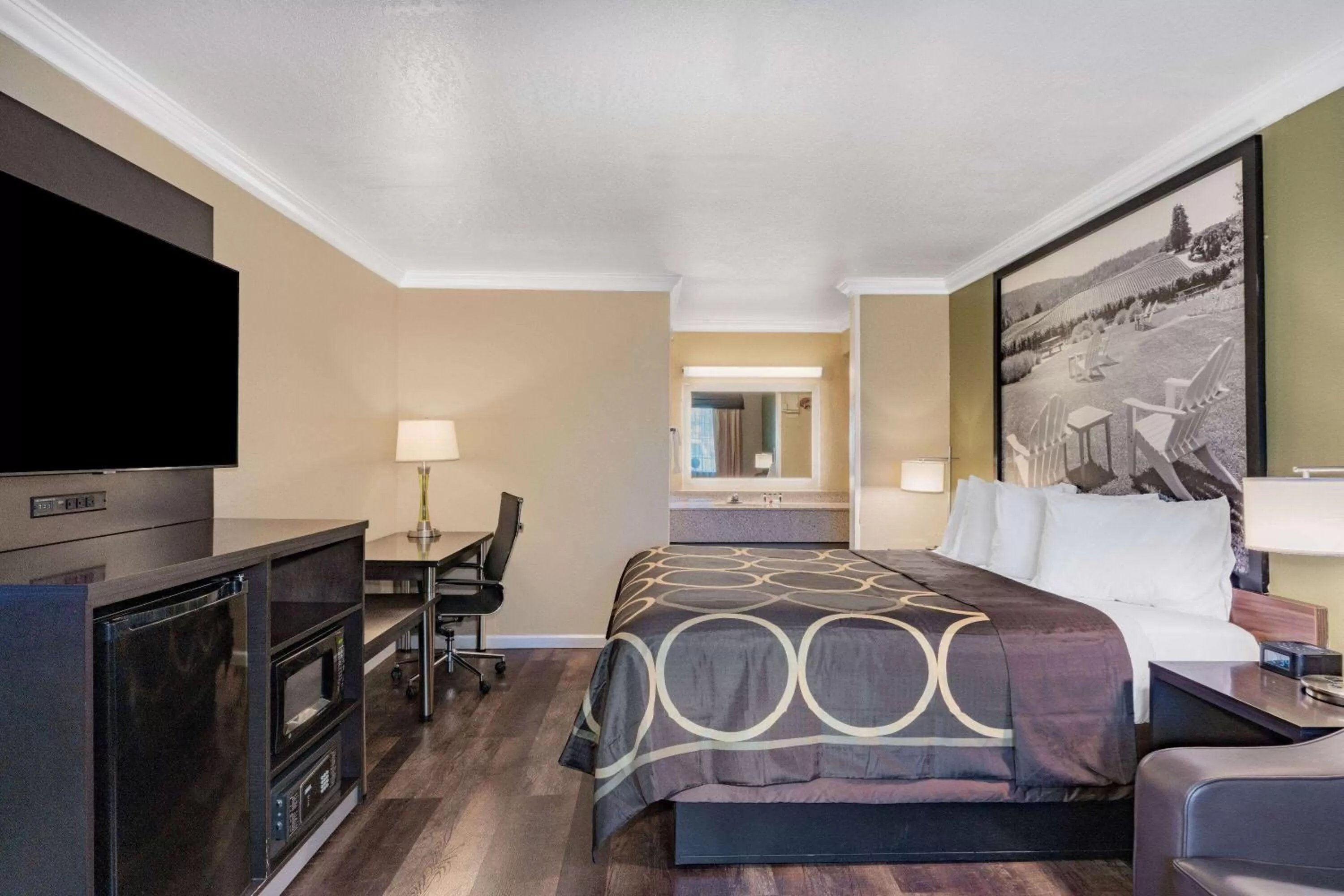 Photo of the whole room, Bed in Super 8 Ukiah by Wyndham