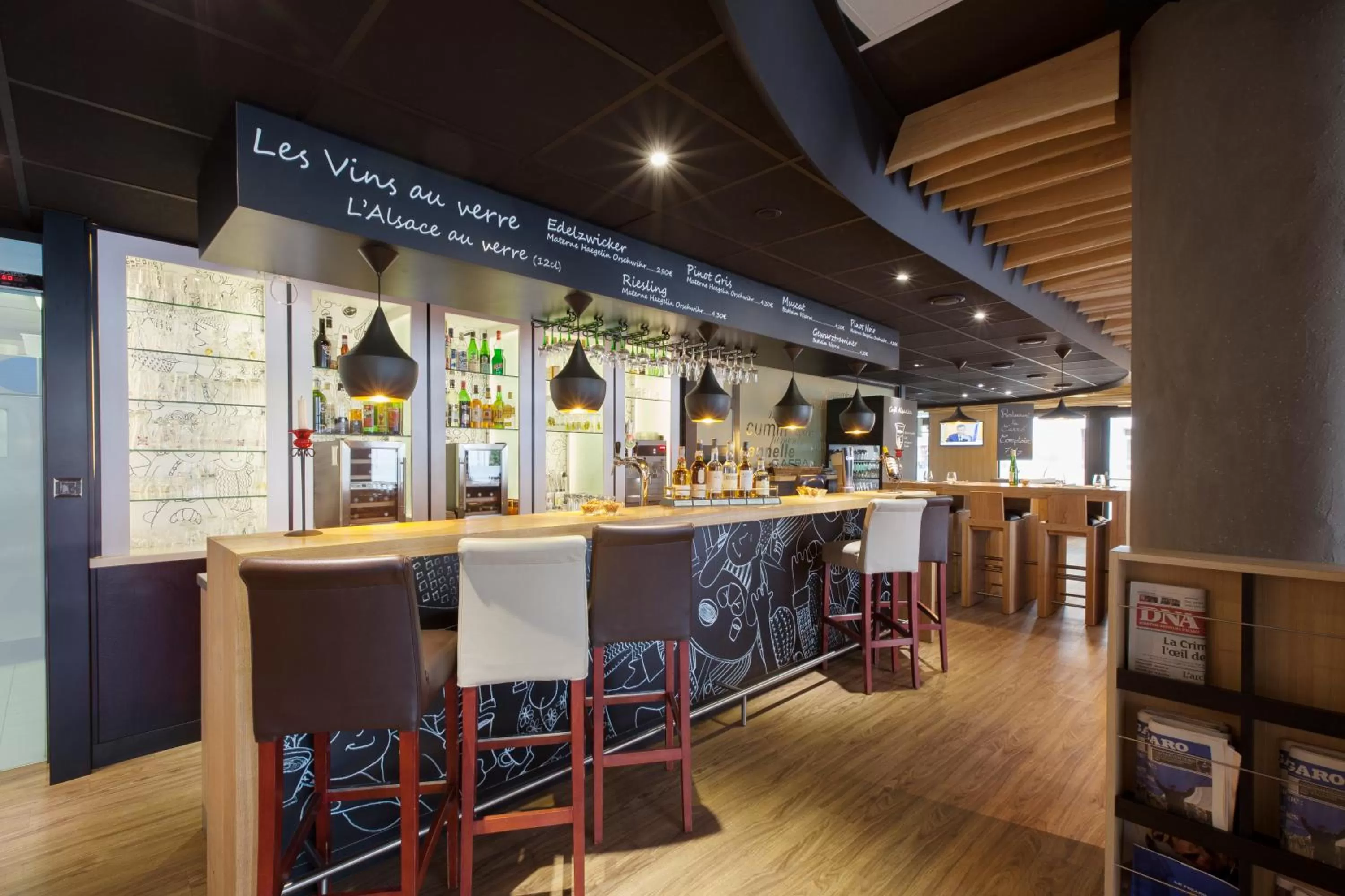 Lounge or bar in Ibis Aéroport Bâle Mulhouse