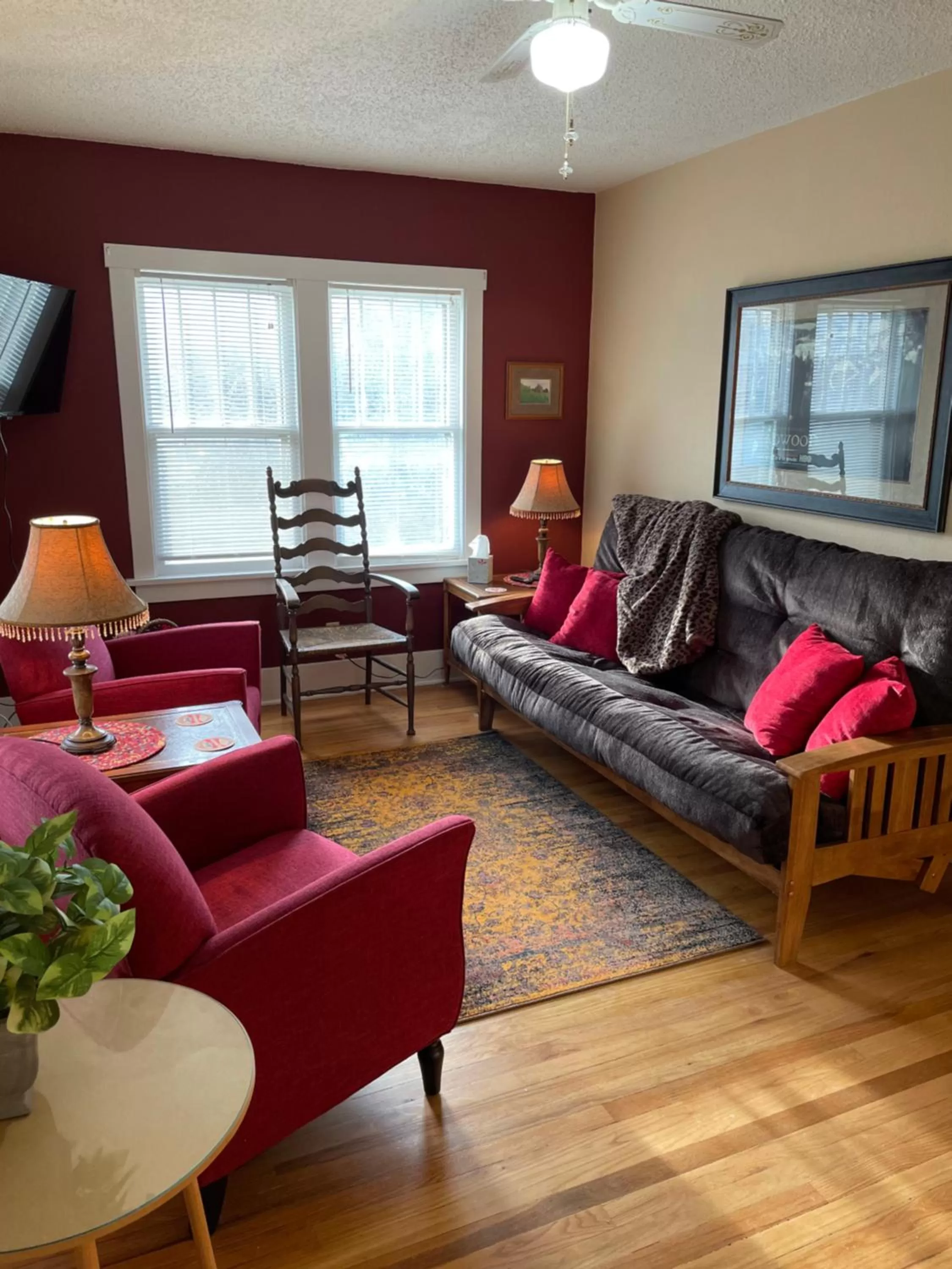Living room, Seating Area in 1899 Inn
