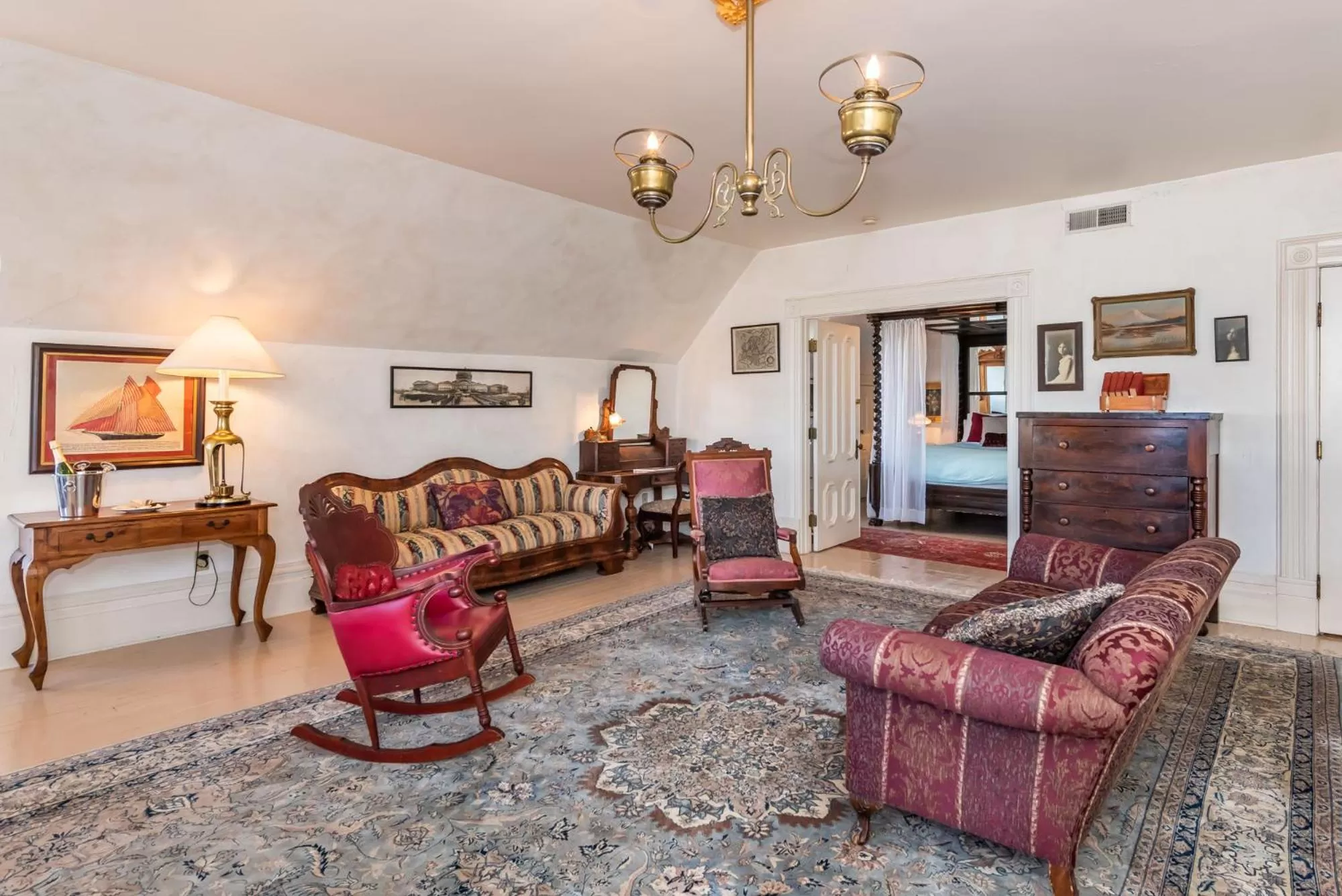 Living room in Chateau Tivoli Bed and Breakfast