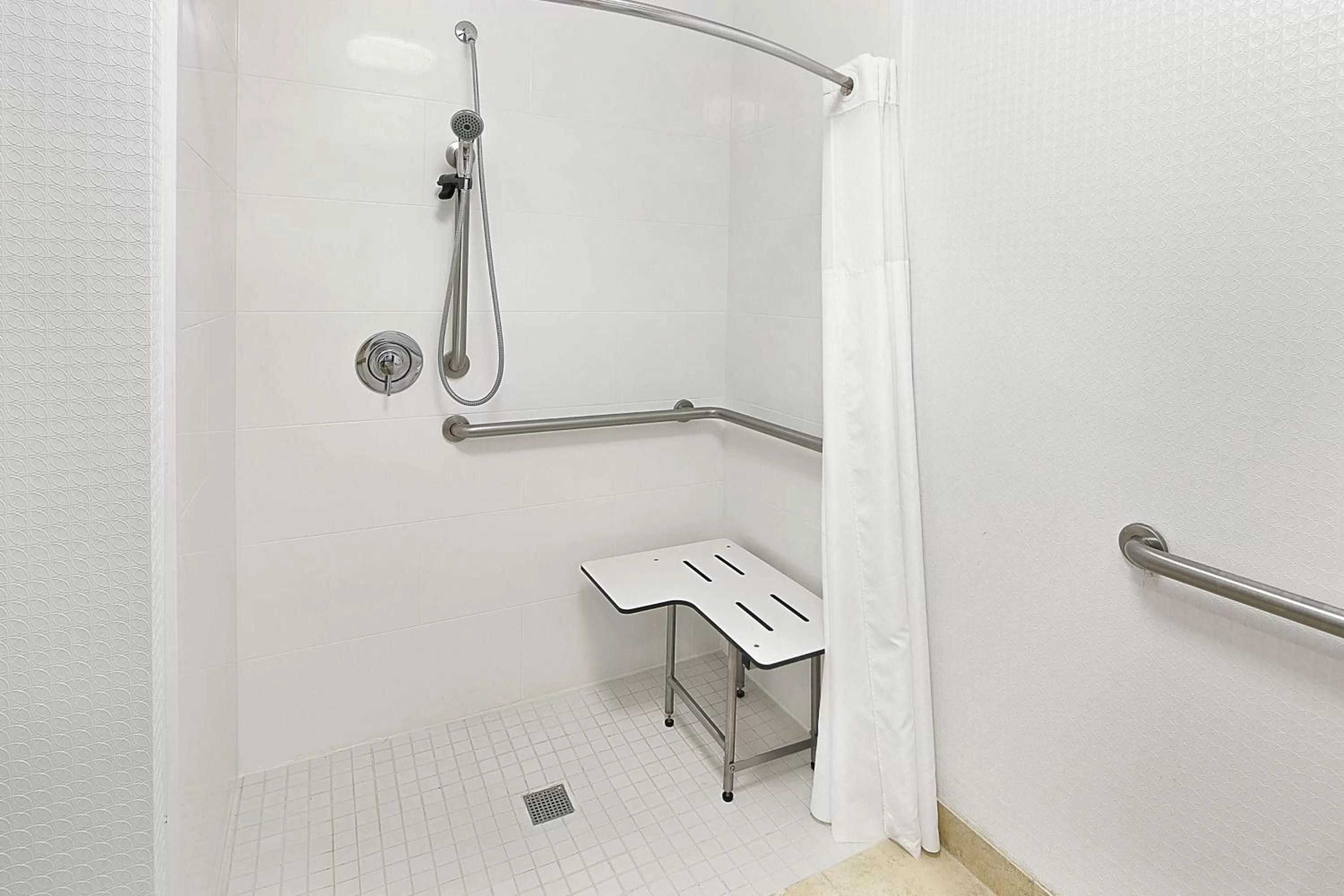 Bed in Hampton Inn Atlanta-Newnan