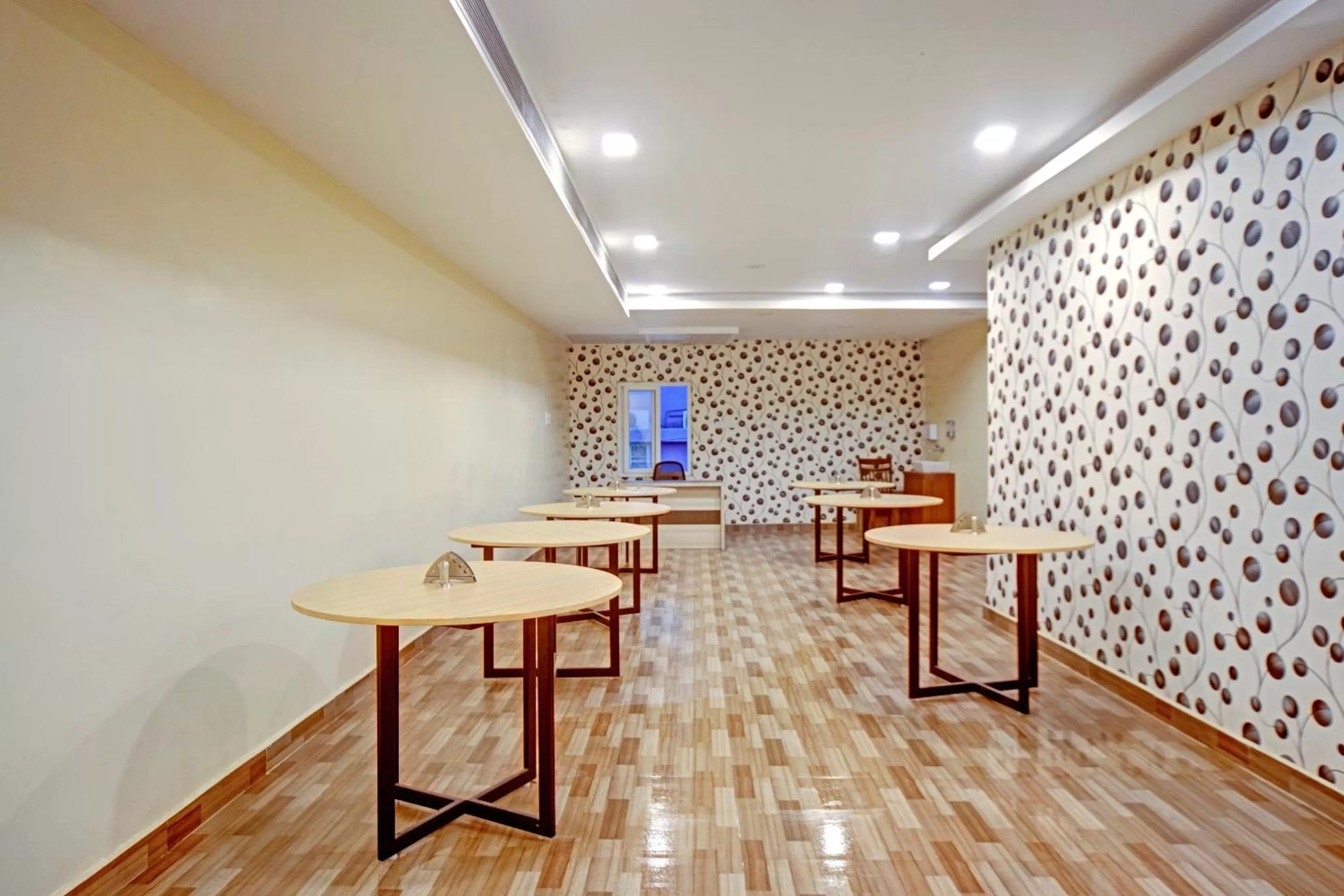 Restaurant/places to eat in FabHotel The Fortune Inn