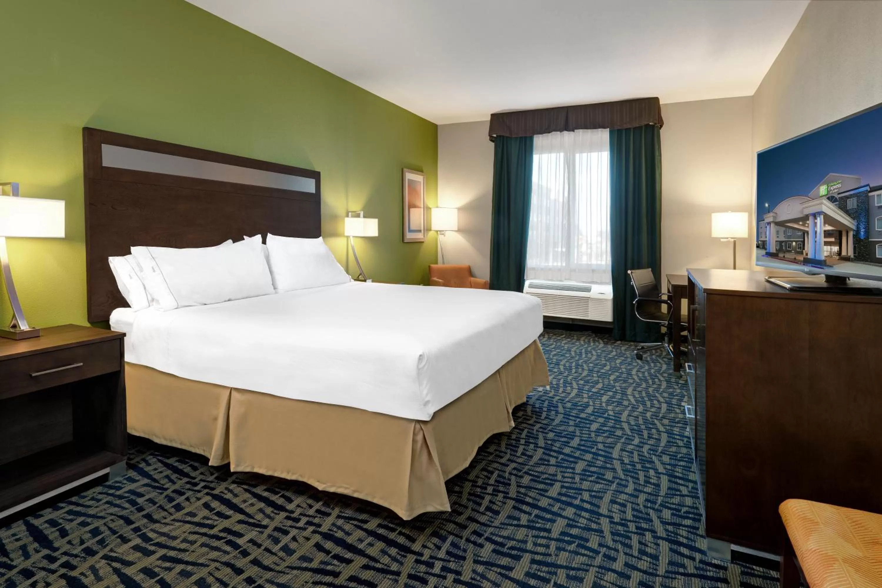 Photo of the whole room, Bed in Holiday Inn Express Hotel and Suites Monahans I-20 by IHG