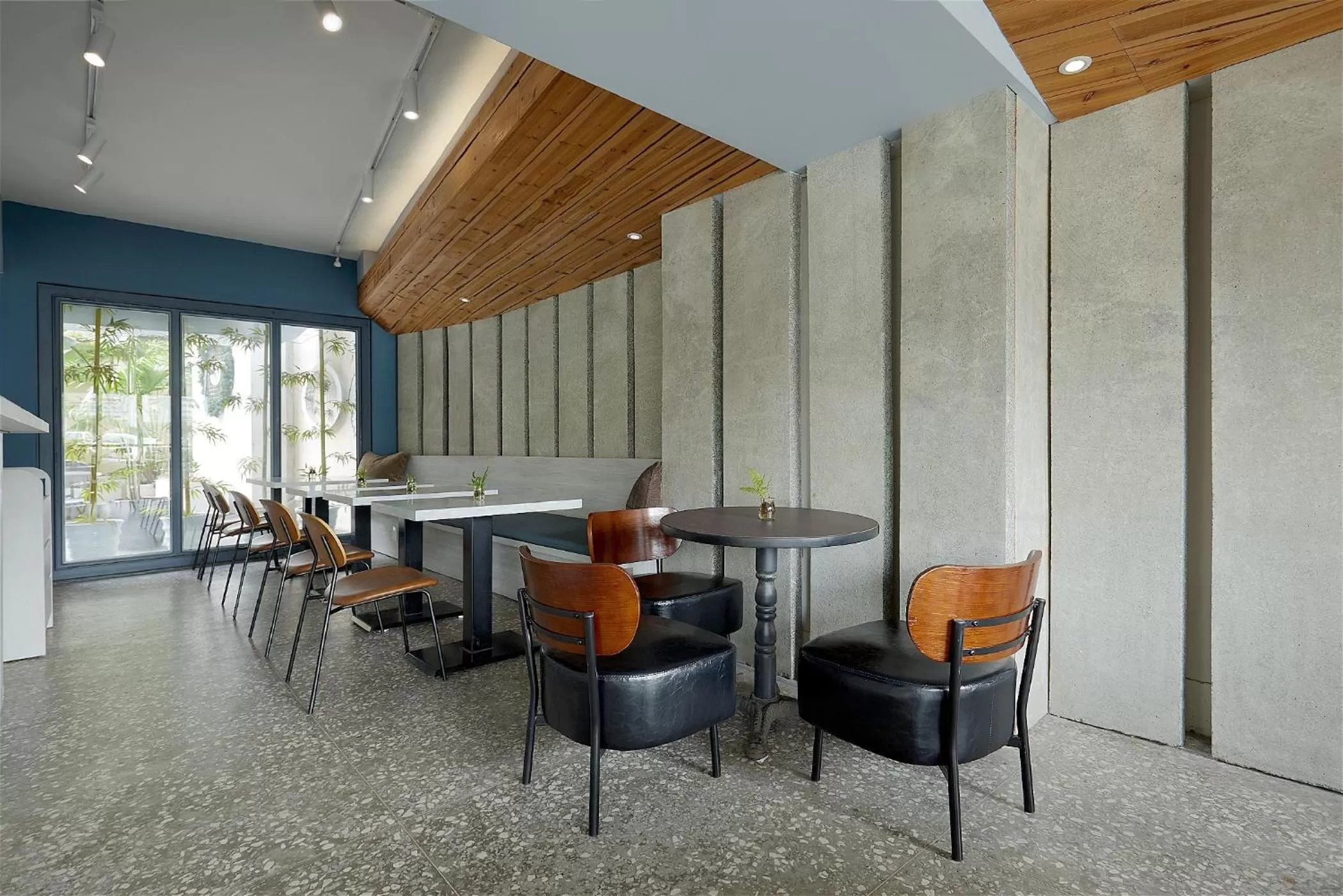 Restaurant/places to eat in Papersun Hotel