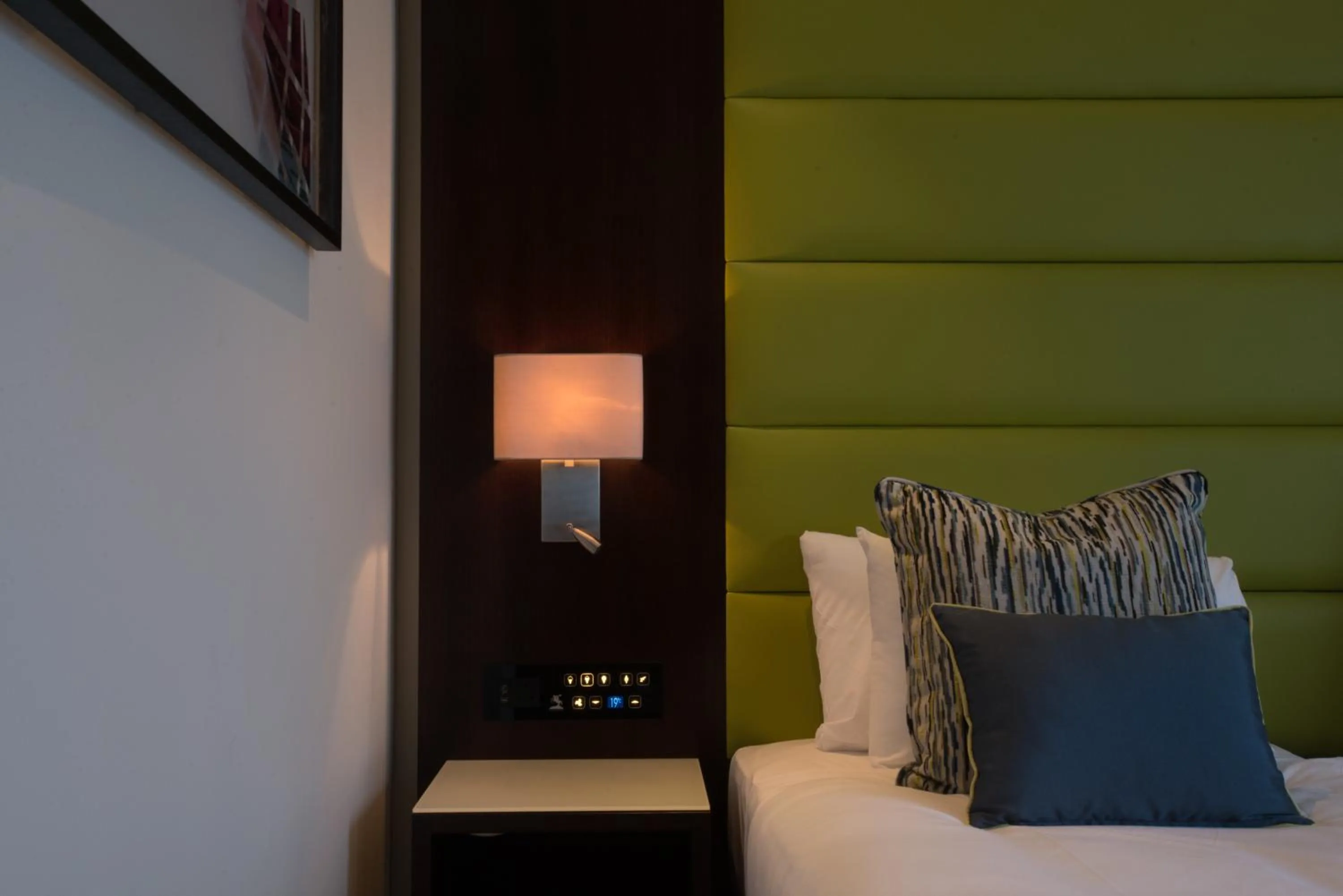 Bedroom, Bed in St George's Hotel - Wembley