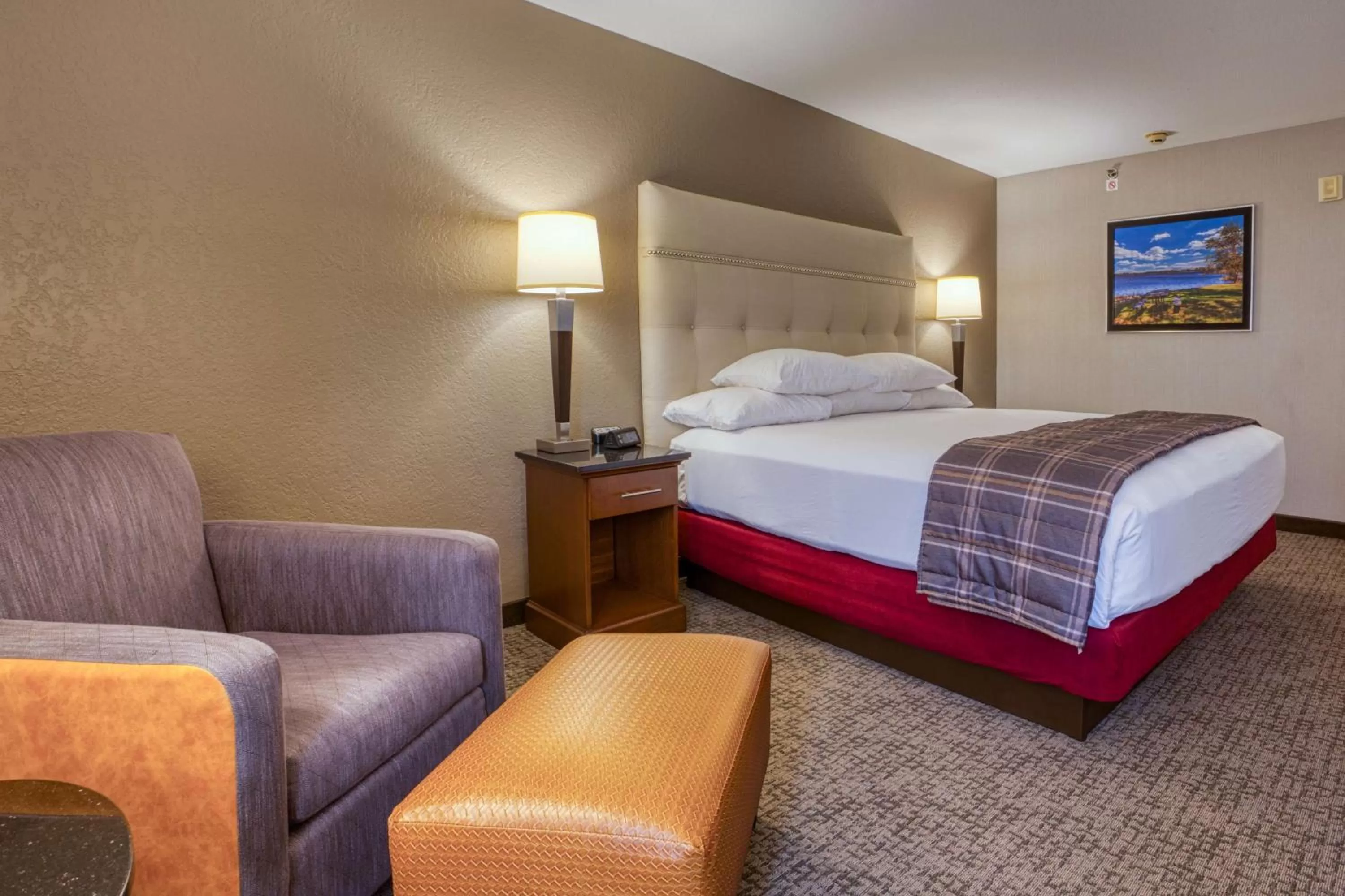 Superior King Room - Accessible, Tub in Drury Inn & Suites St. Louis - Fairview Heights