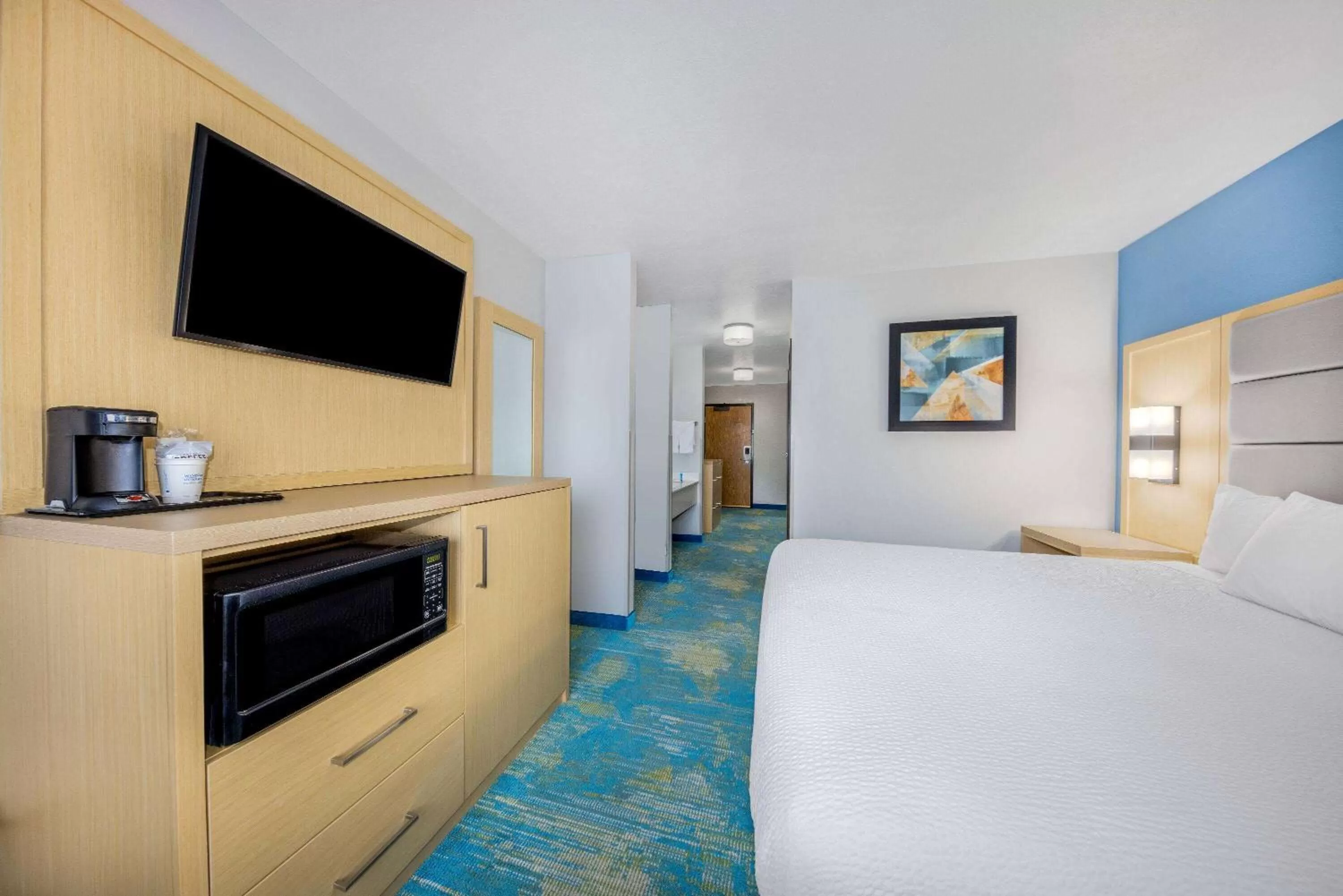 Bed in Days Inn by Wyndham Springville