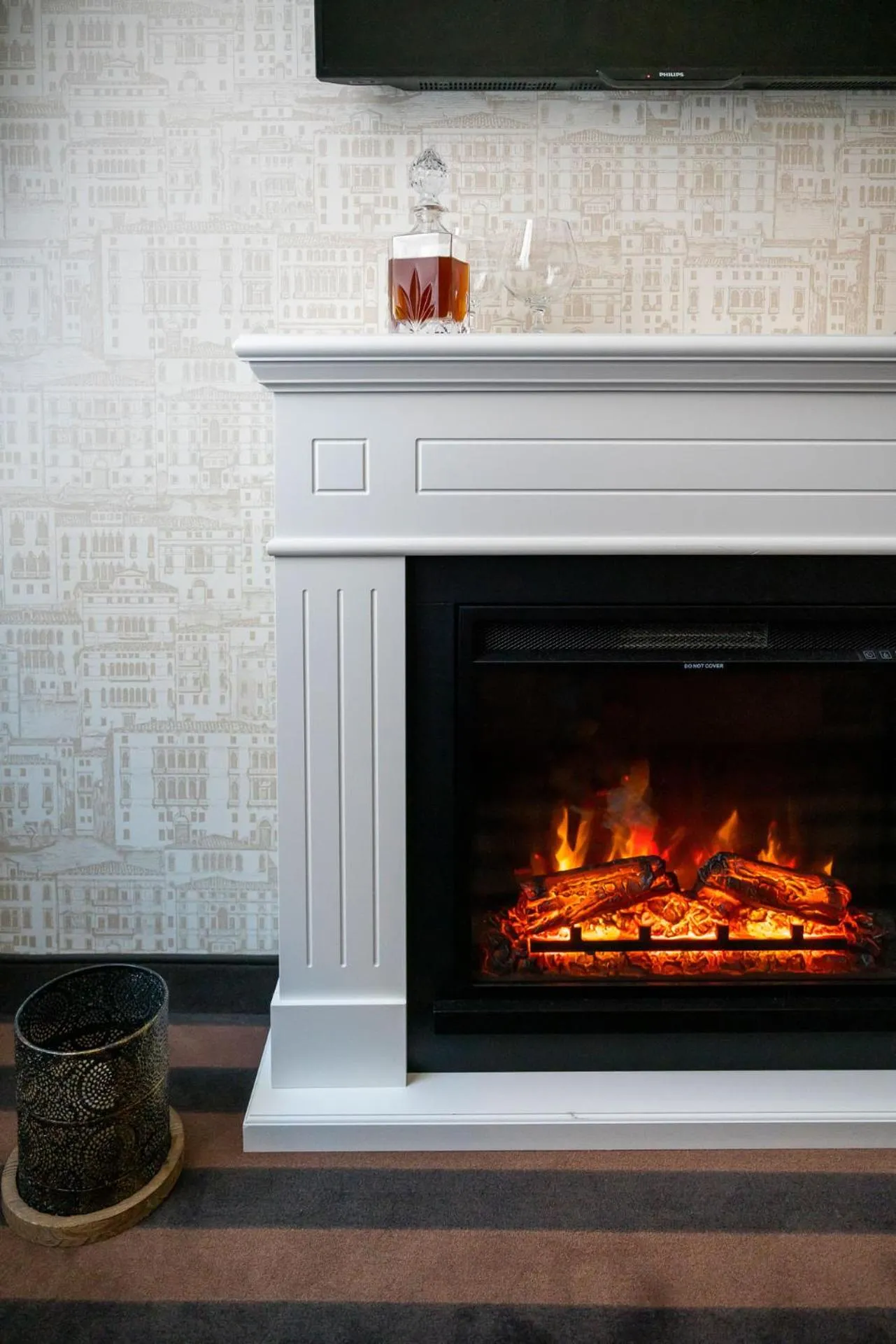 flat iron in Albergo Rossini 1936 Small & Charming