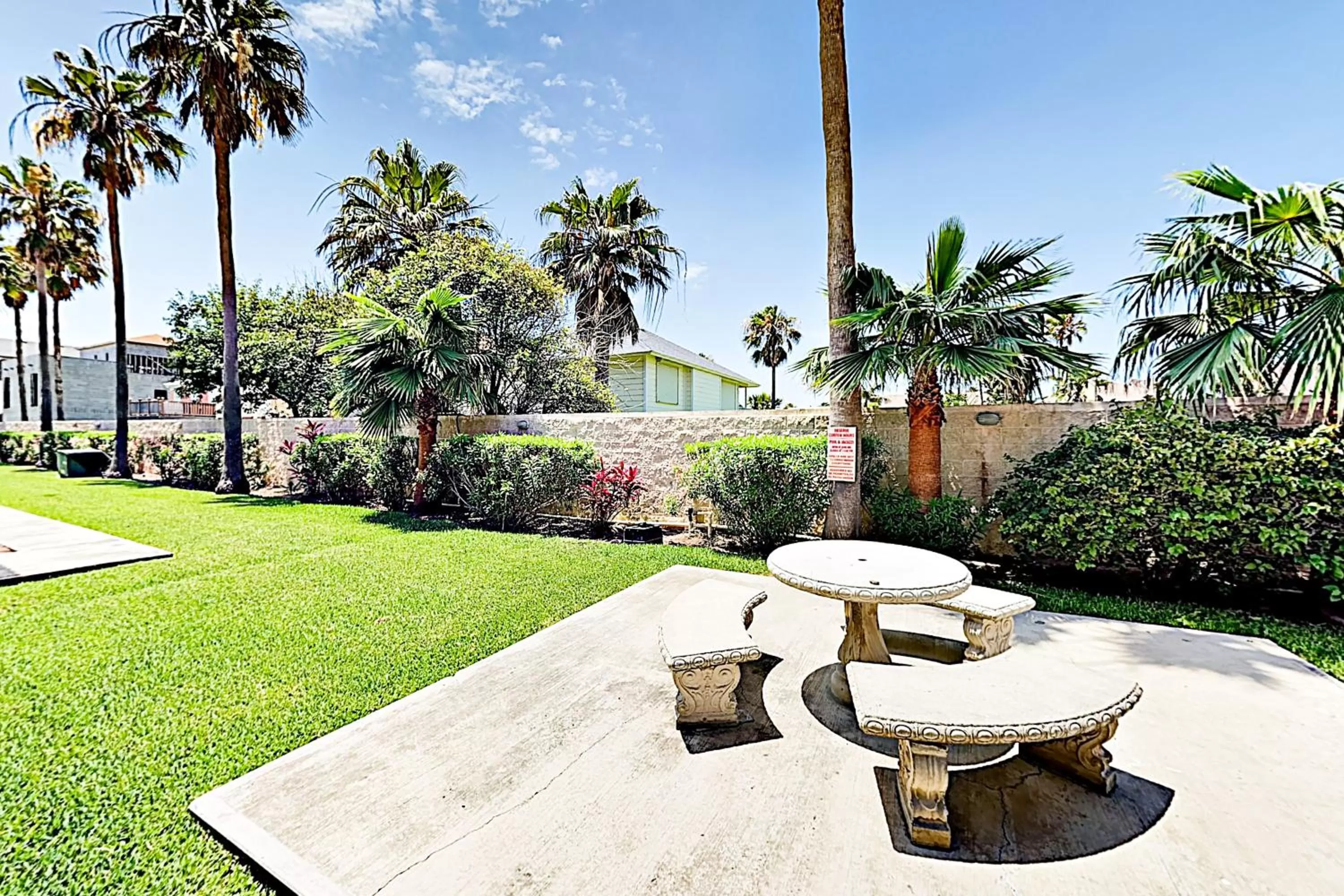 Garden in Dolphin Condominiums #12