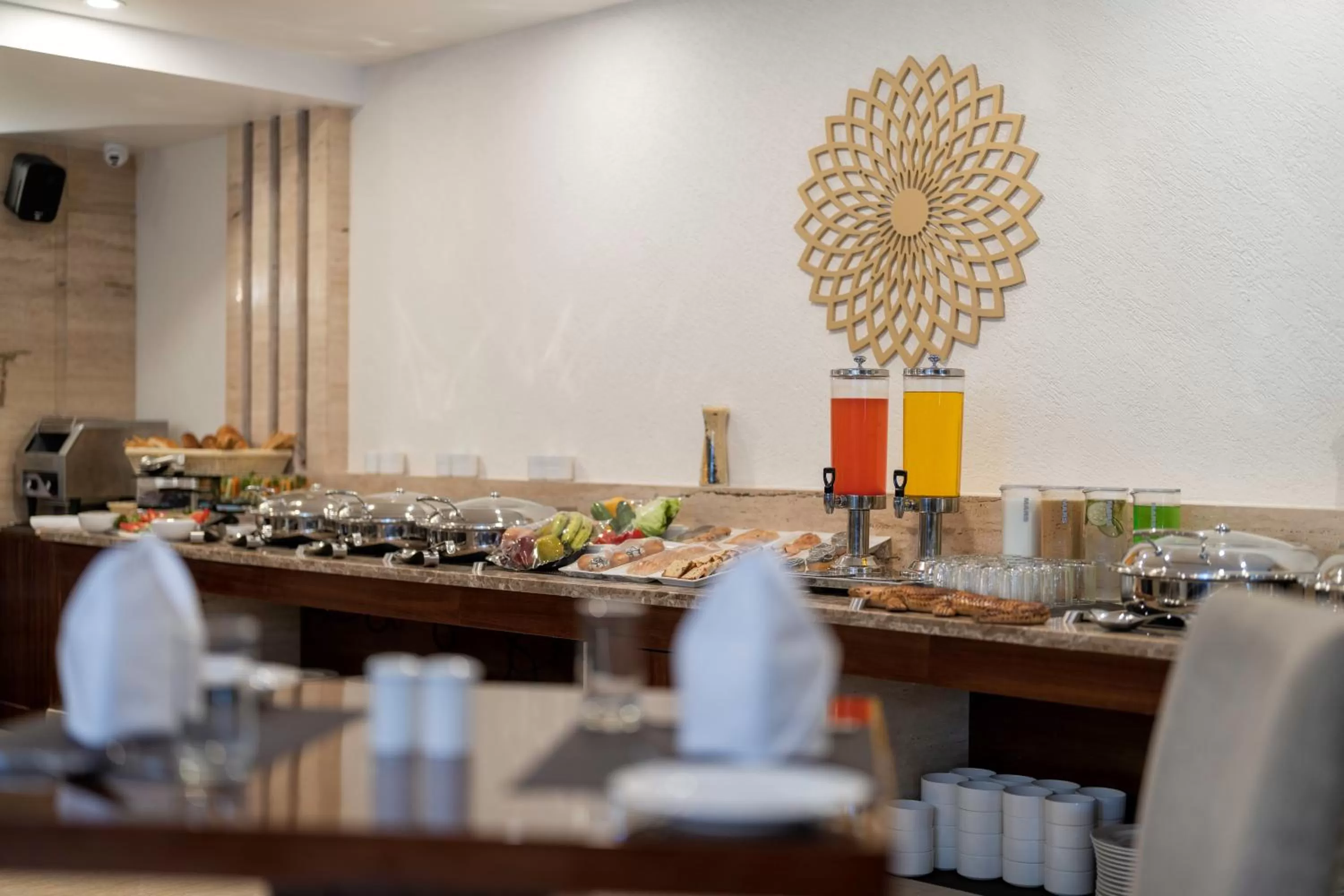 Restaurant/places to eat in Cygnett Inn Paras