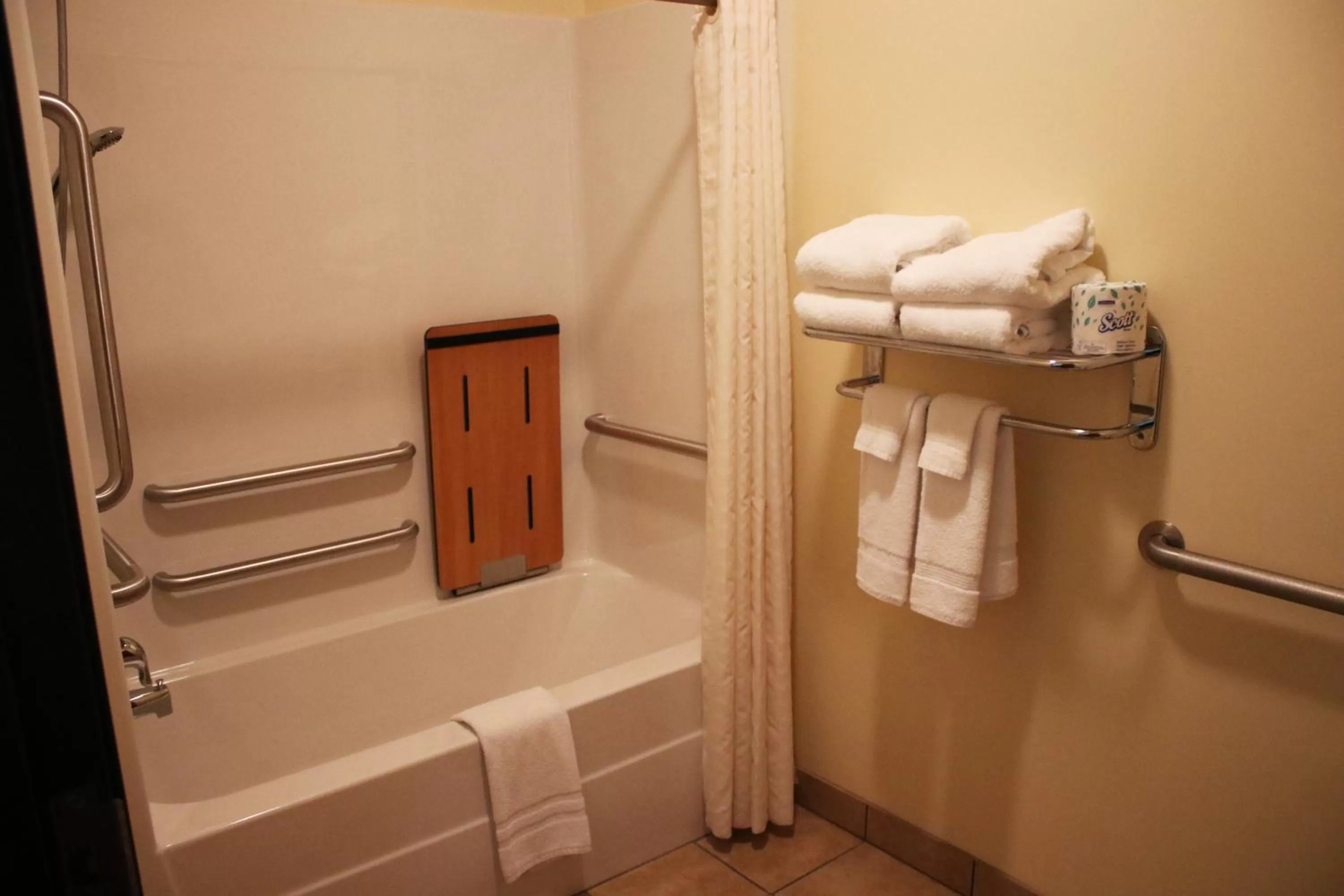 Bathroom in The Edgewood Hotel and Suites