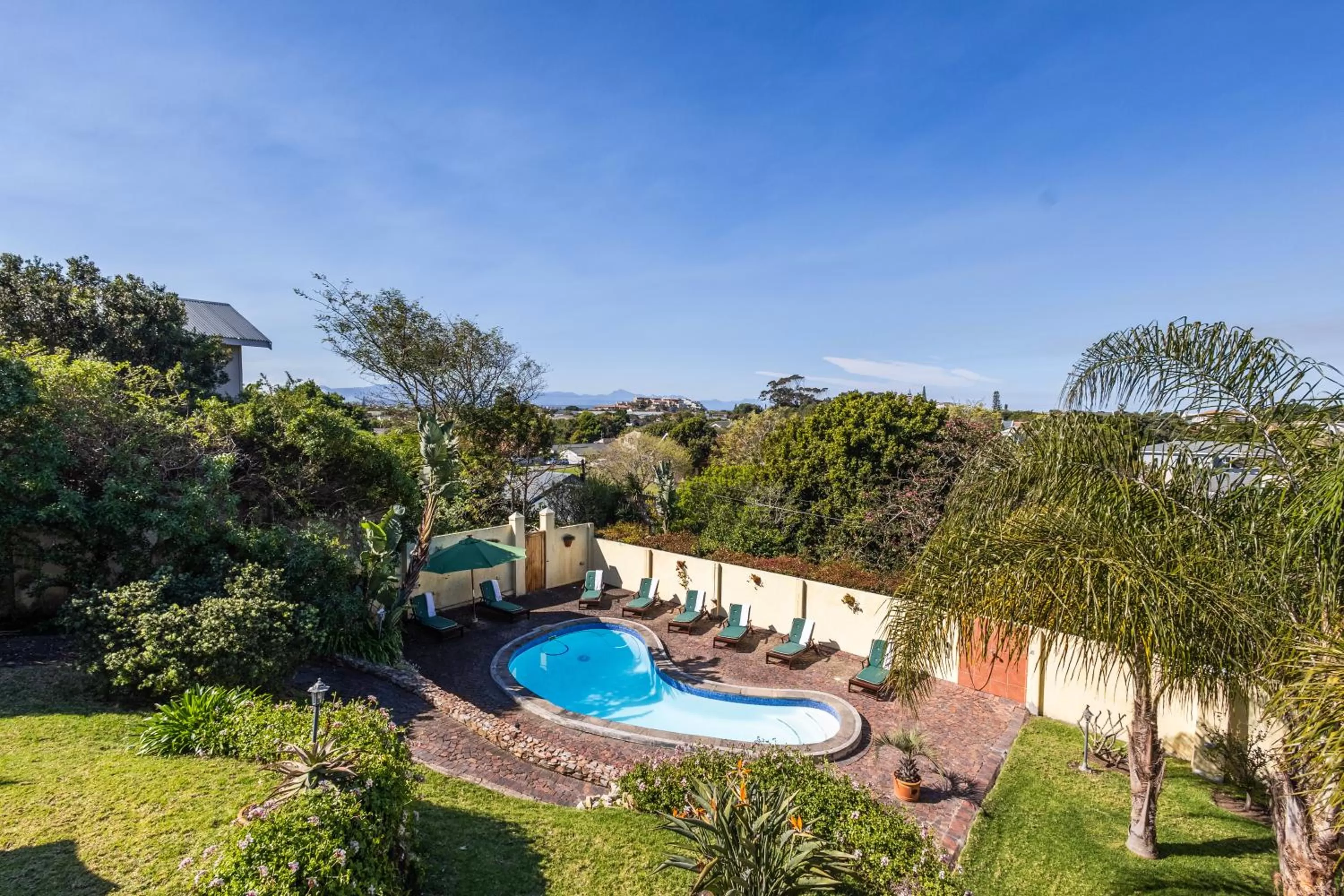 Swimming pool in Gästehaus Pinkepank