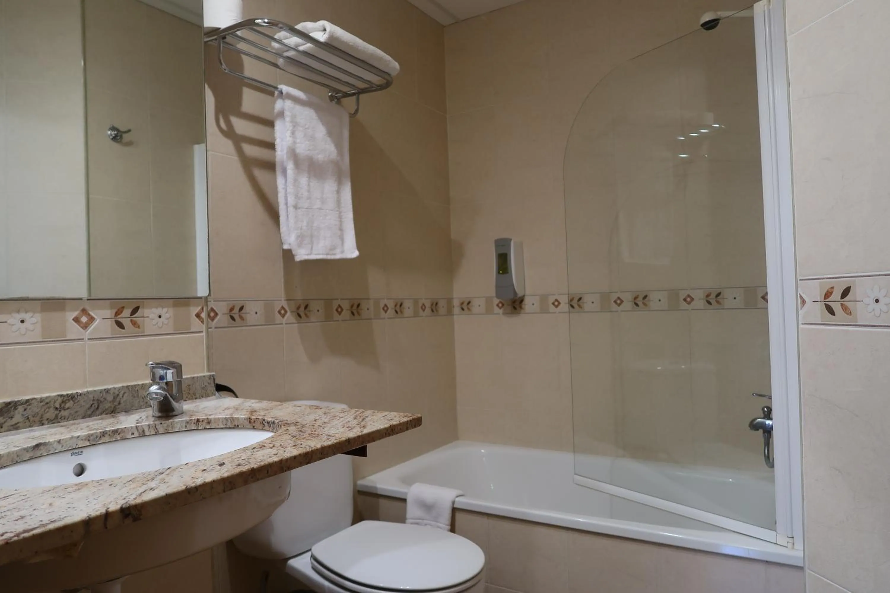 Bathroom in El Camí Hotel