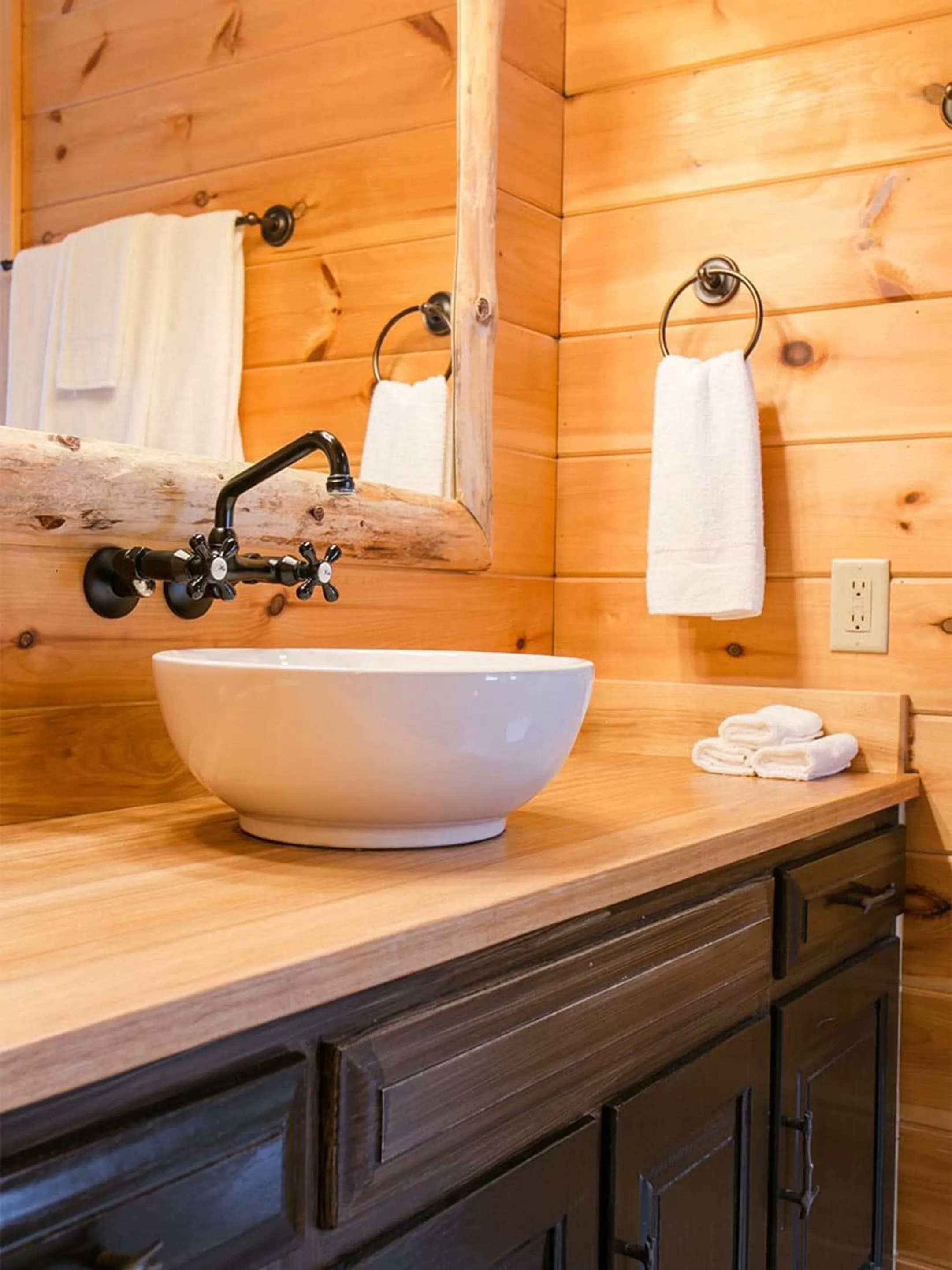 Bathroom in Farmhouse Suites by Amish Country Lodging