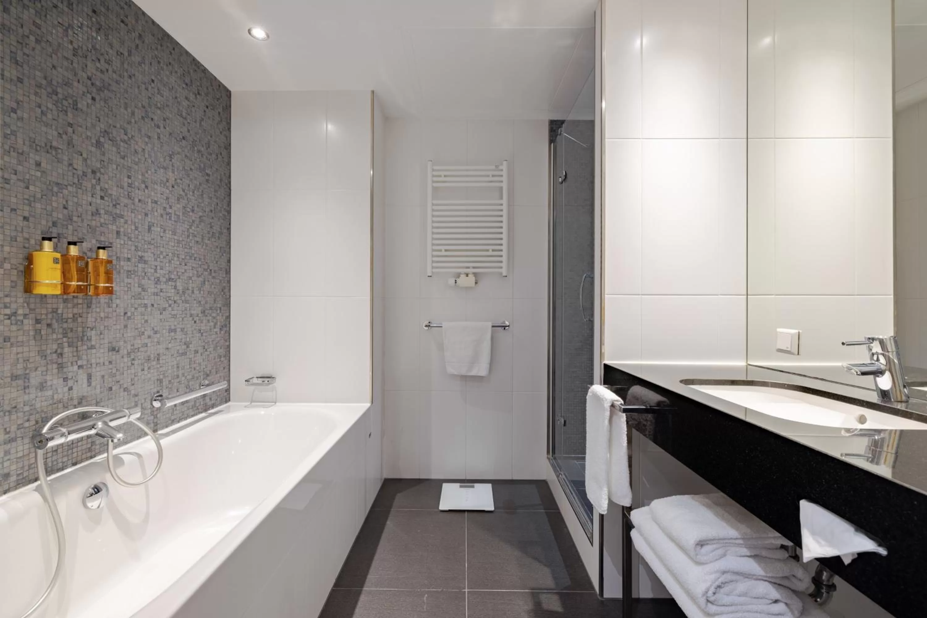 Photo of the whole room in Crowne Plaza Amsterdam - South by IHG