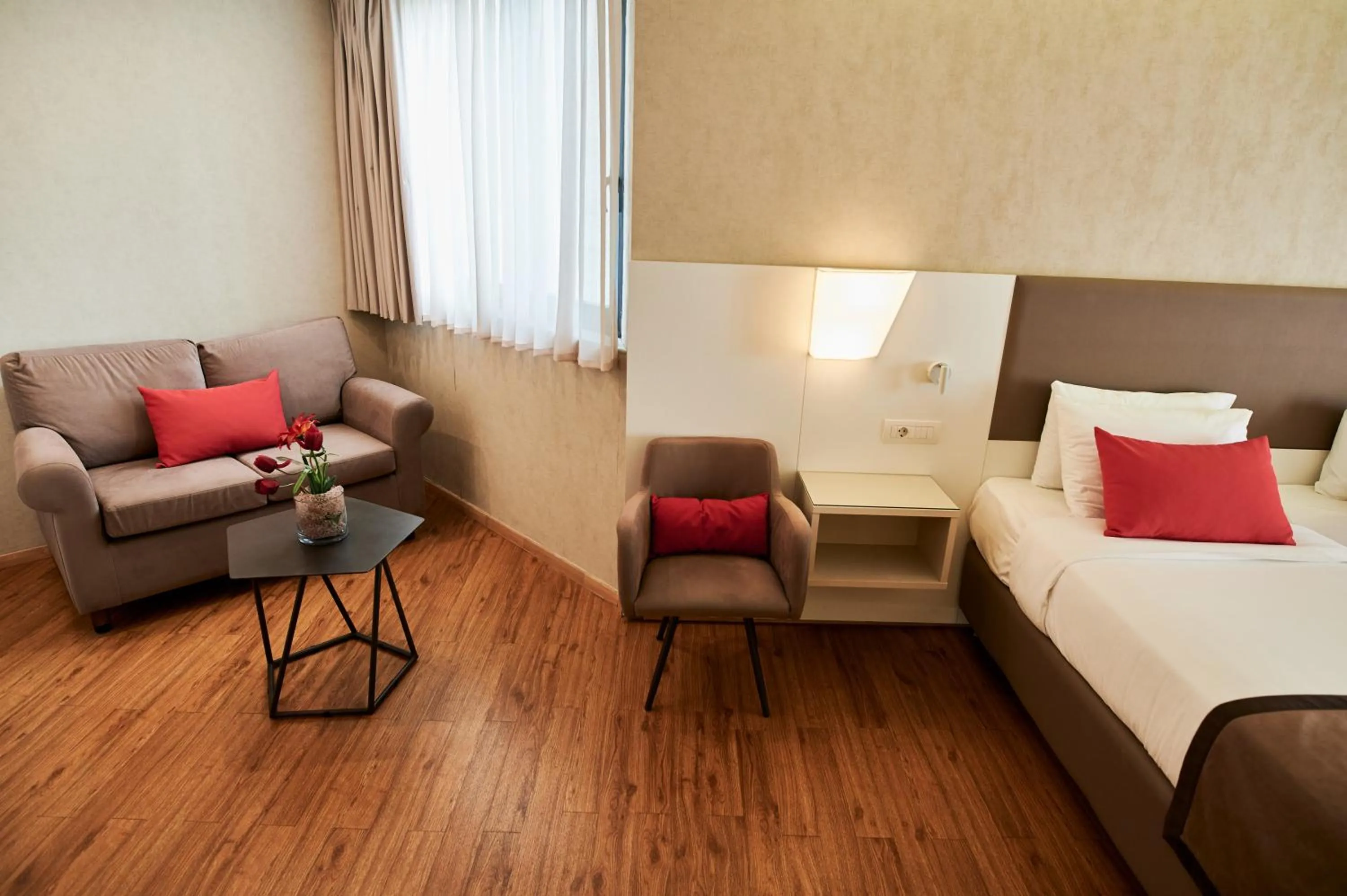 Seating area, Bed in Ramada Plaza by Wyndham Thraki