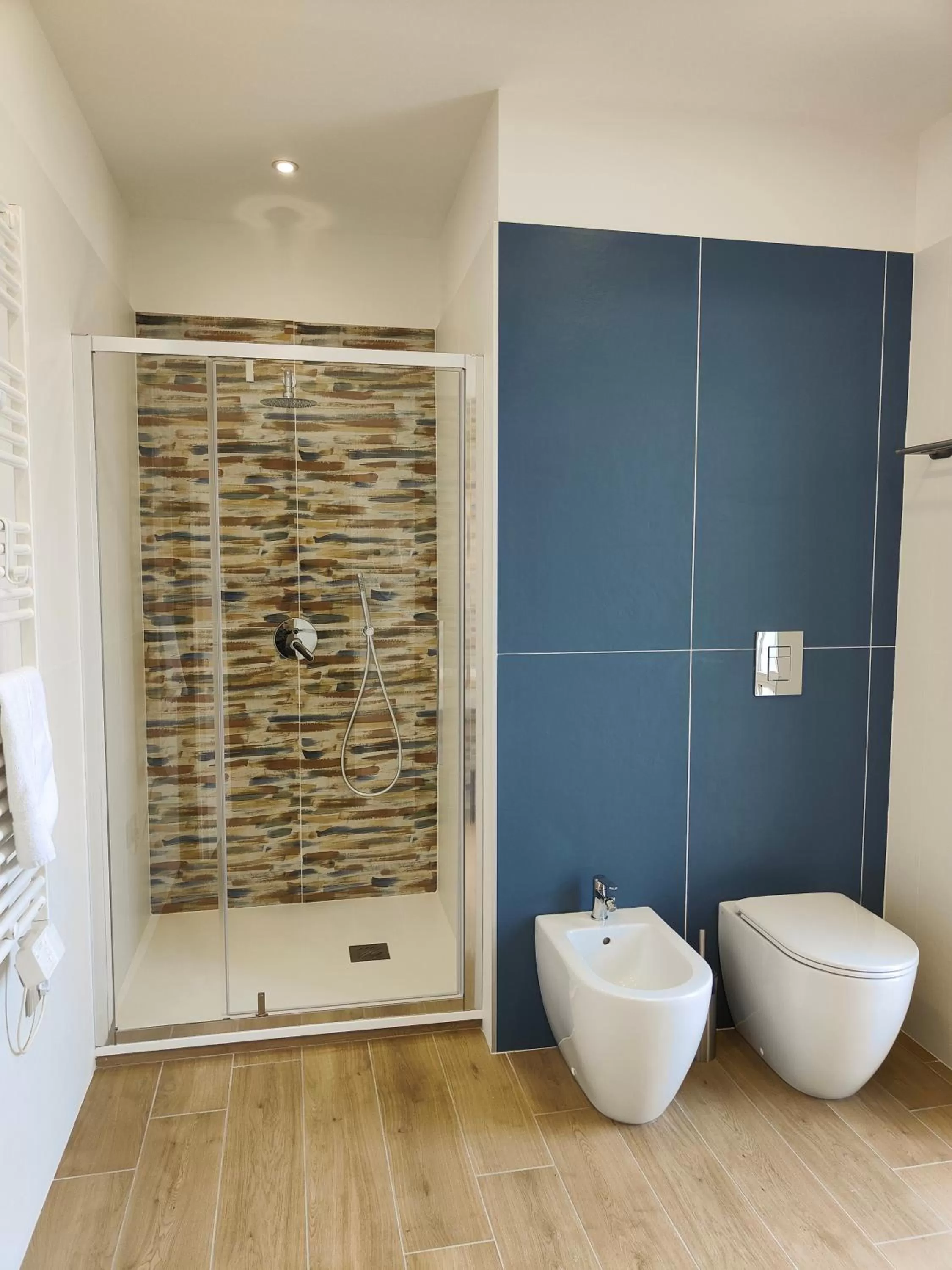 Shower, Bathroom in Pompeya Bed and Breakfast