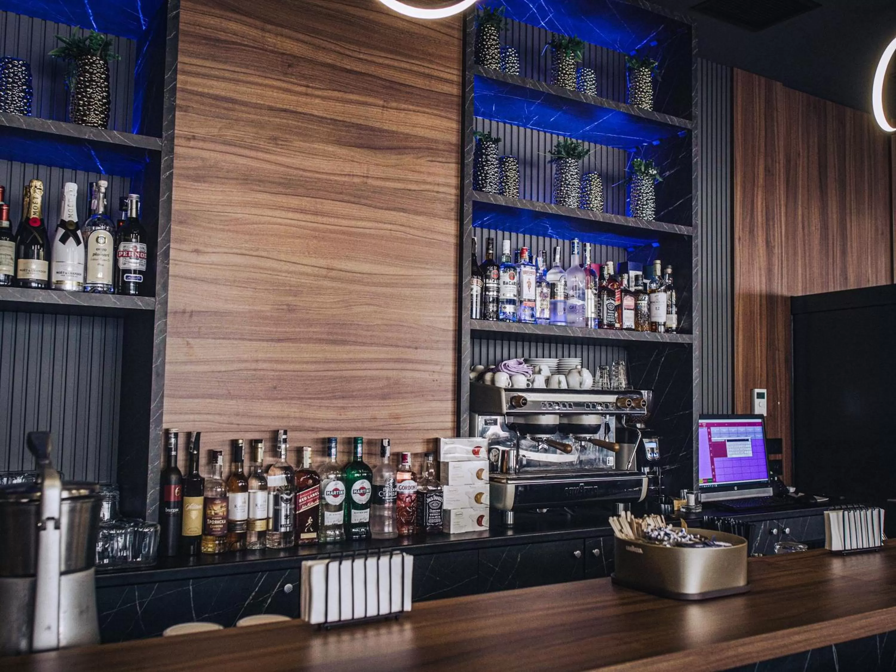 Restaurant/places to eat in Hotel NIKS