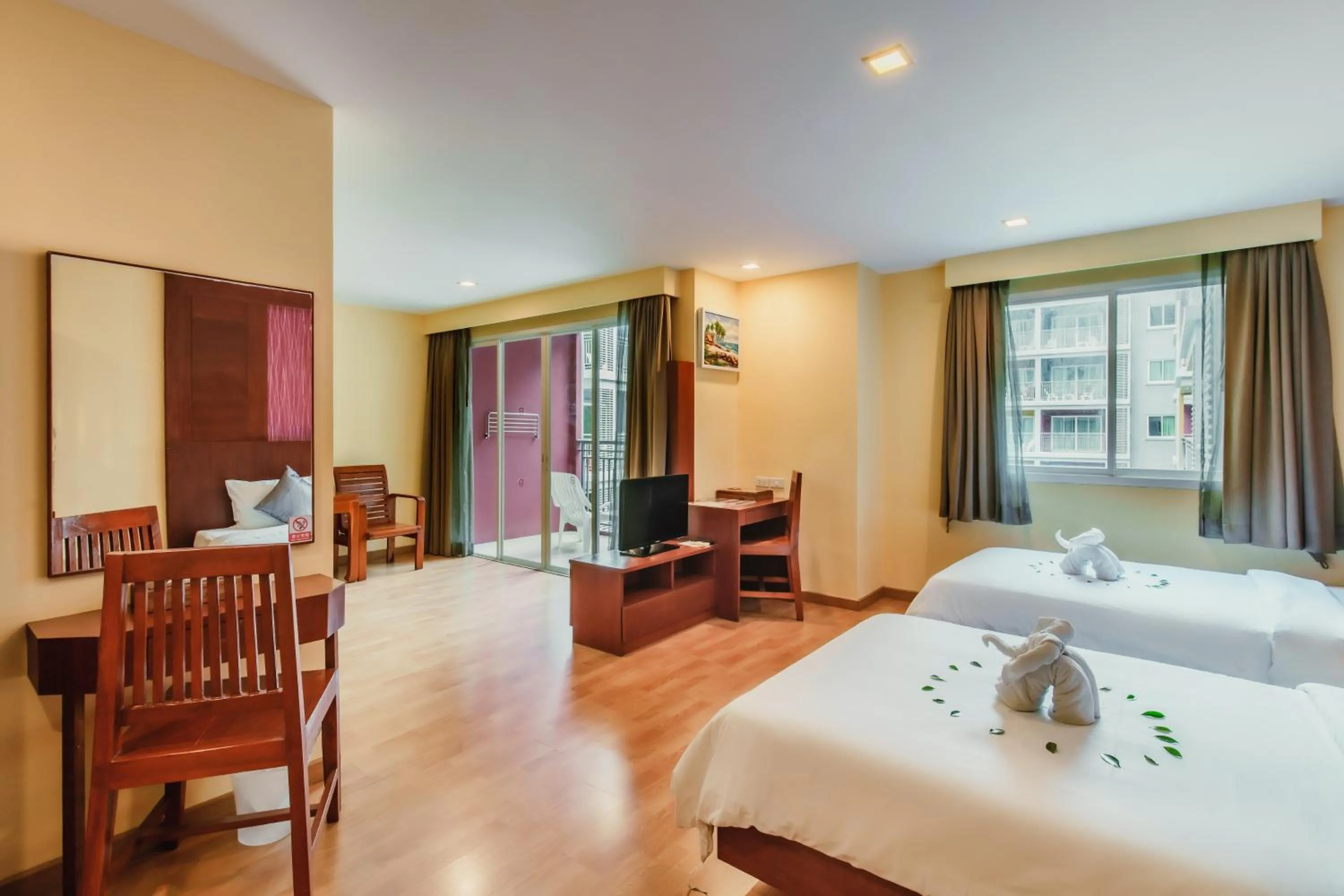 Bed in Elite Suites Patong