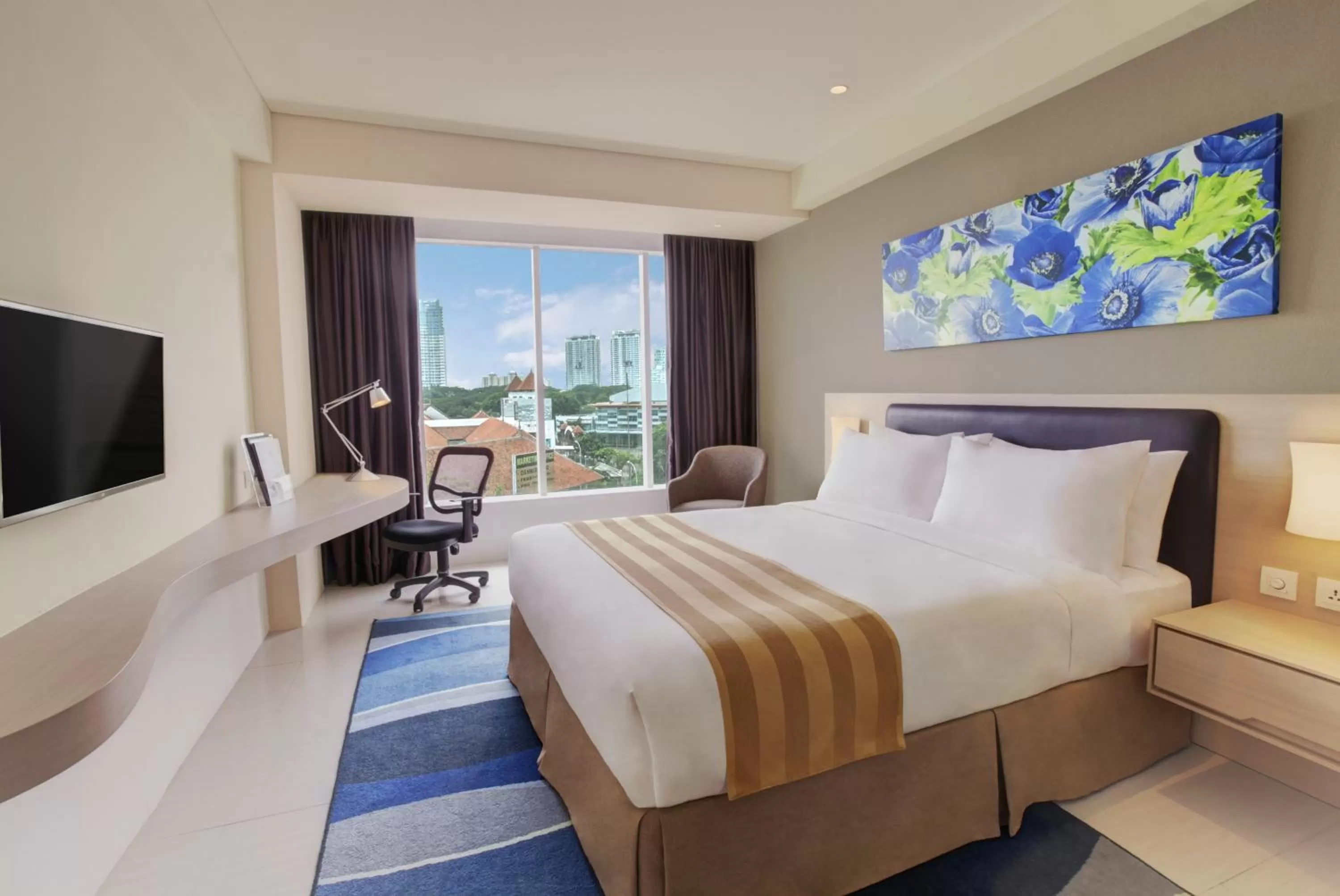 Bed in Holiday Inn Express Jakarta International Expo by IHG