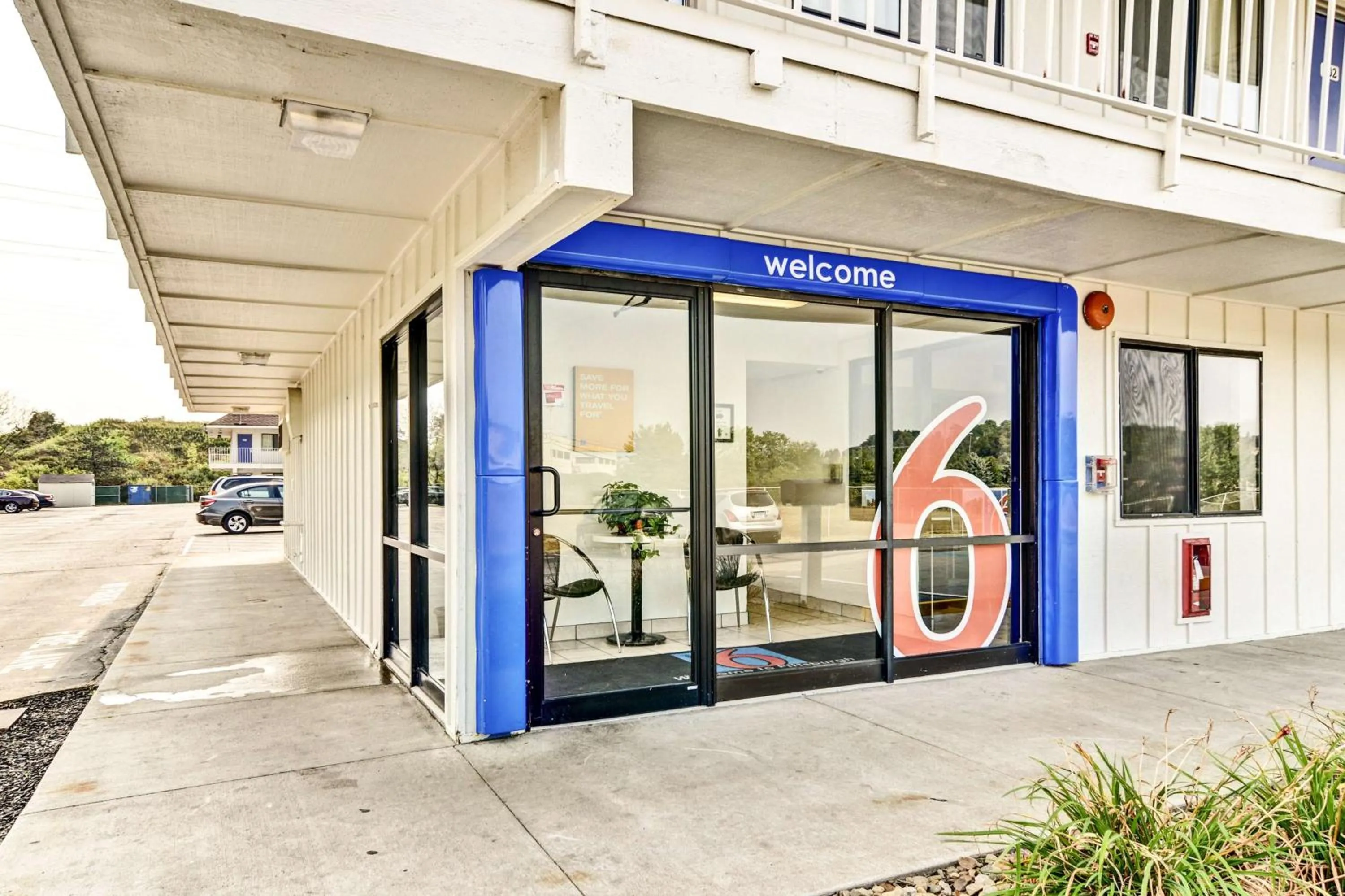 Property building in Motel 6-Pittsburgh, PA - Crafton