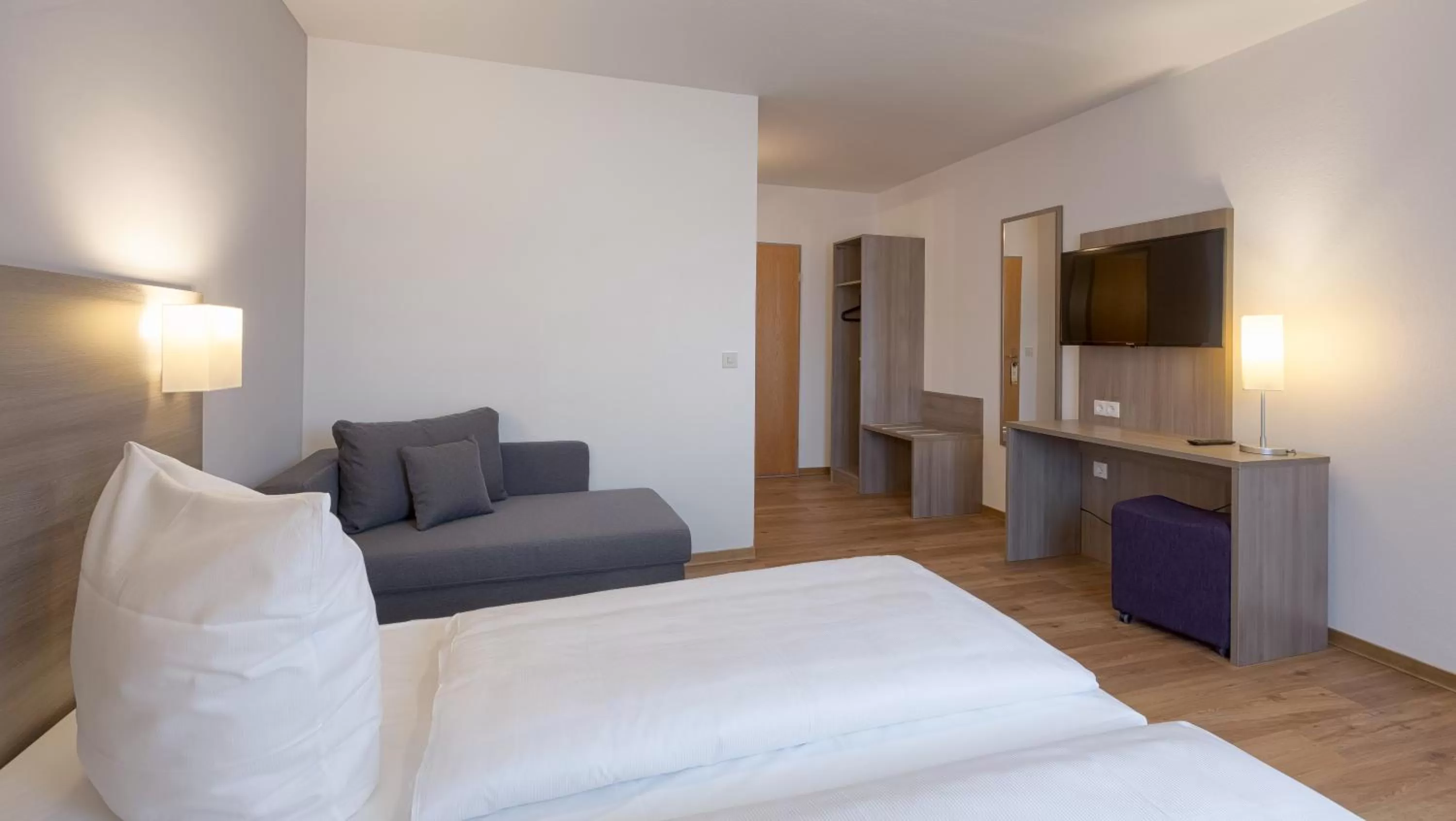 Photo of the whole room, Bed in Bamberg Inn