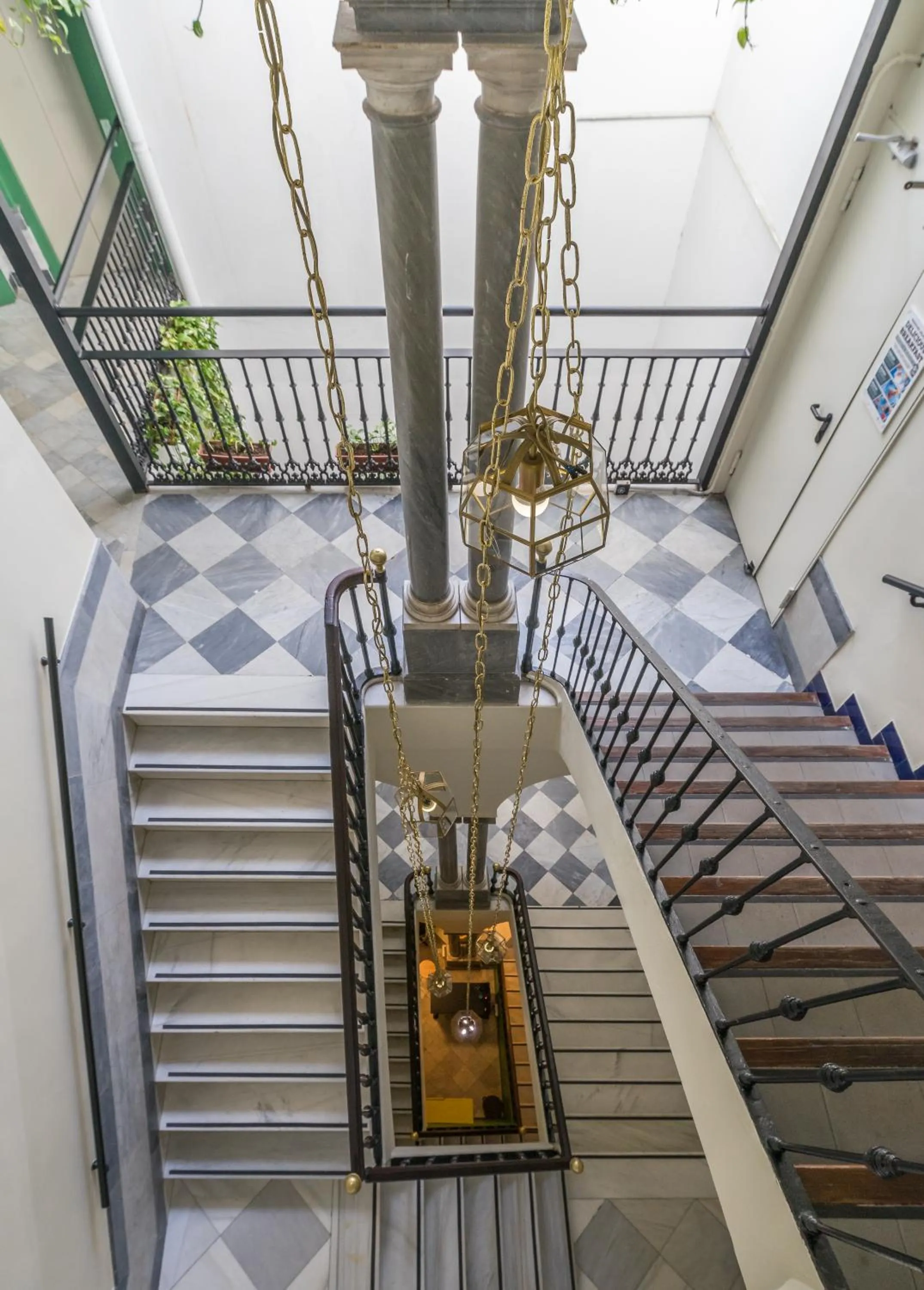 Area and facilities in Oasis Backpackers' Hostel Palace Sevilla