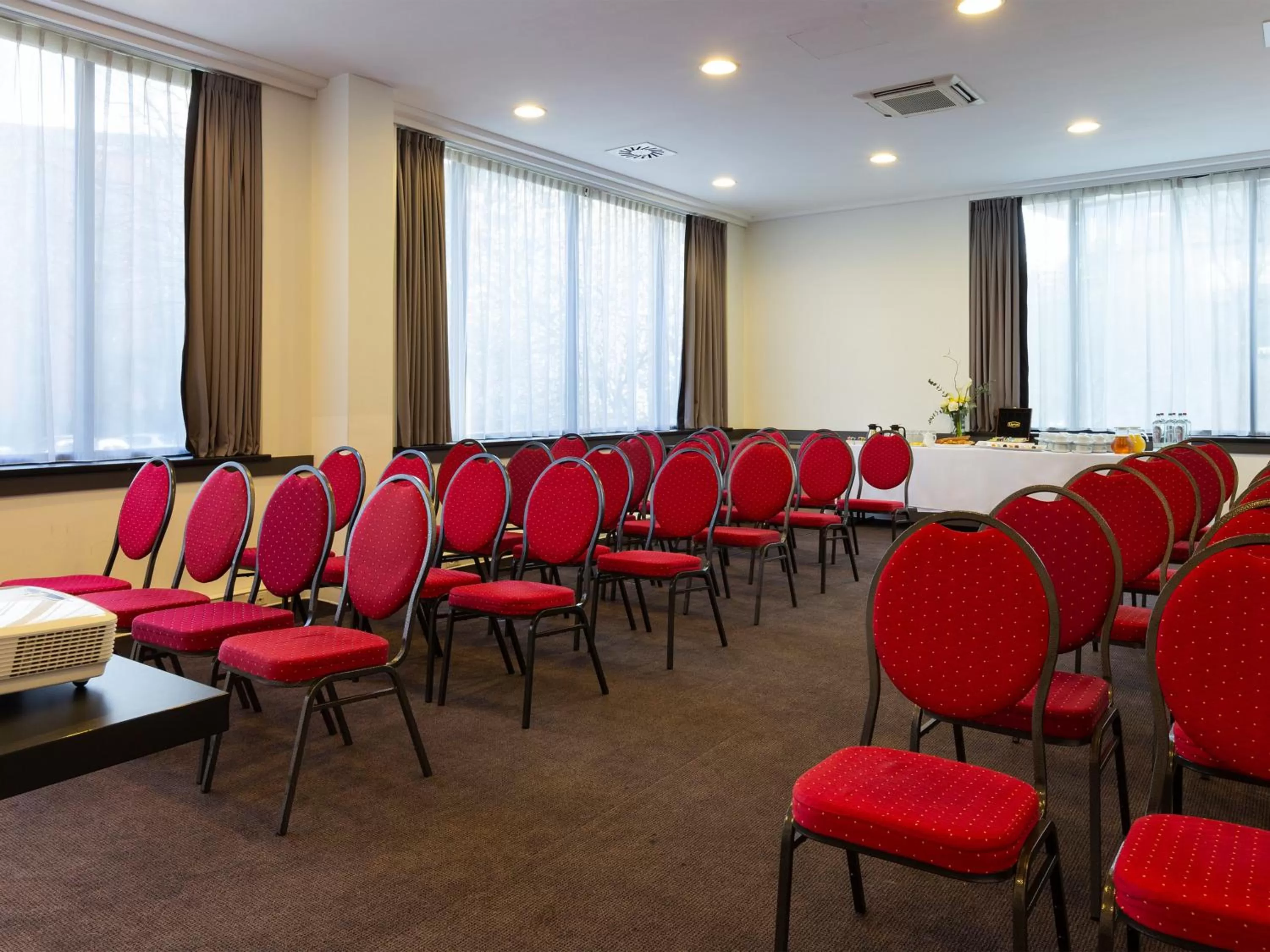 Meeting/conference room in Hotel Ramada Brussels Woluwe