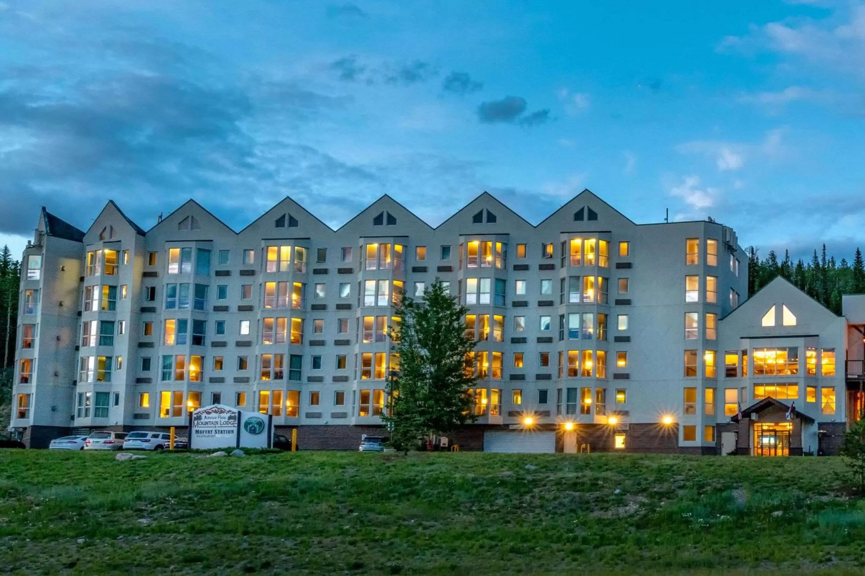 Property building in Winter Park Mountain Lodge
