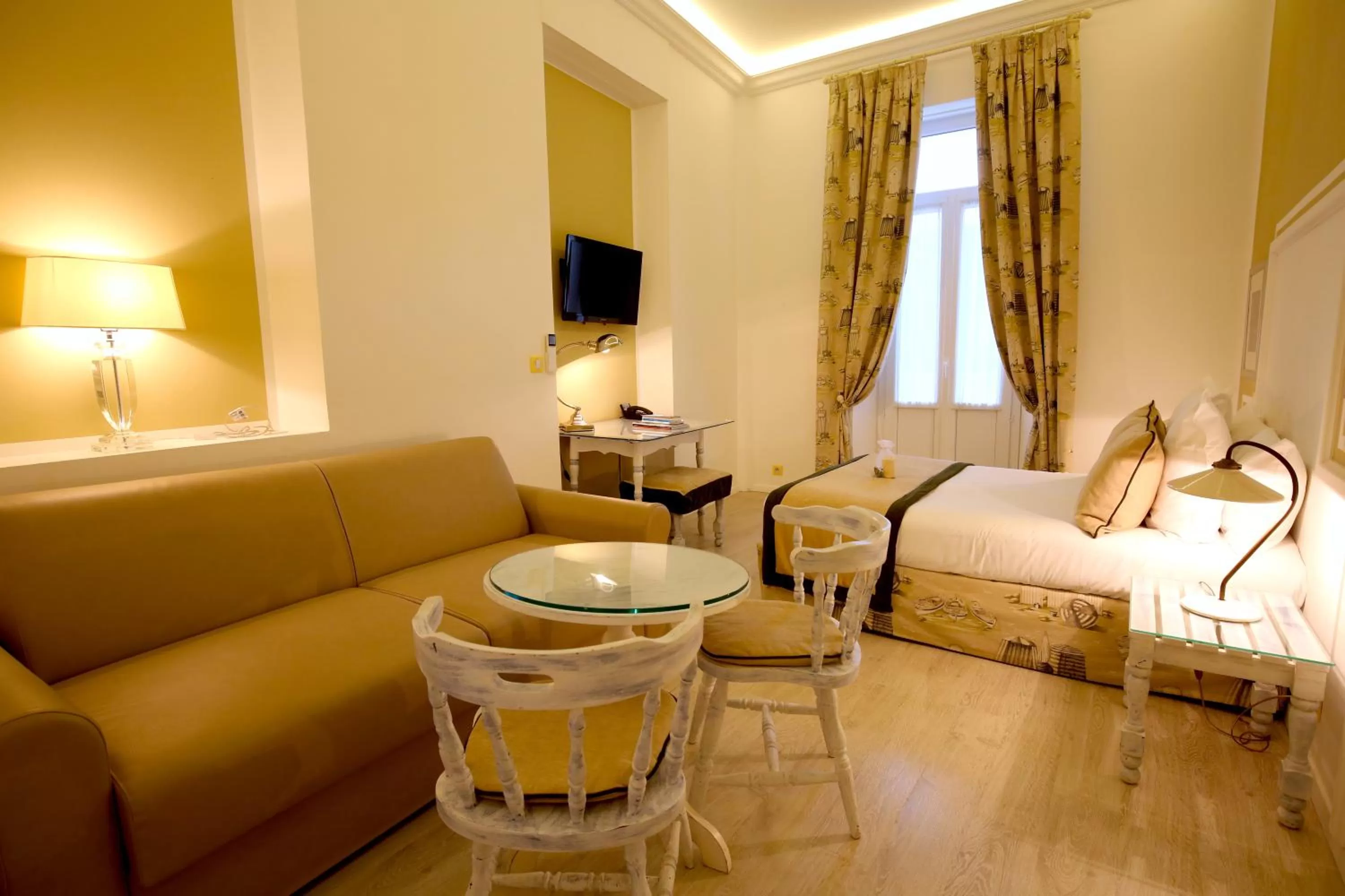 Photo of the whole room, Bed in Hotel Royal Bon Repos