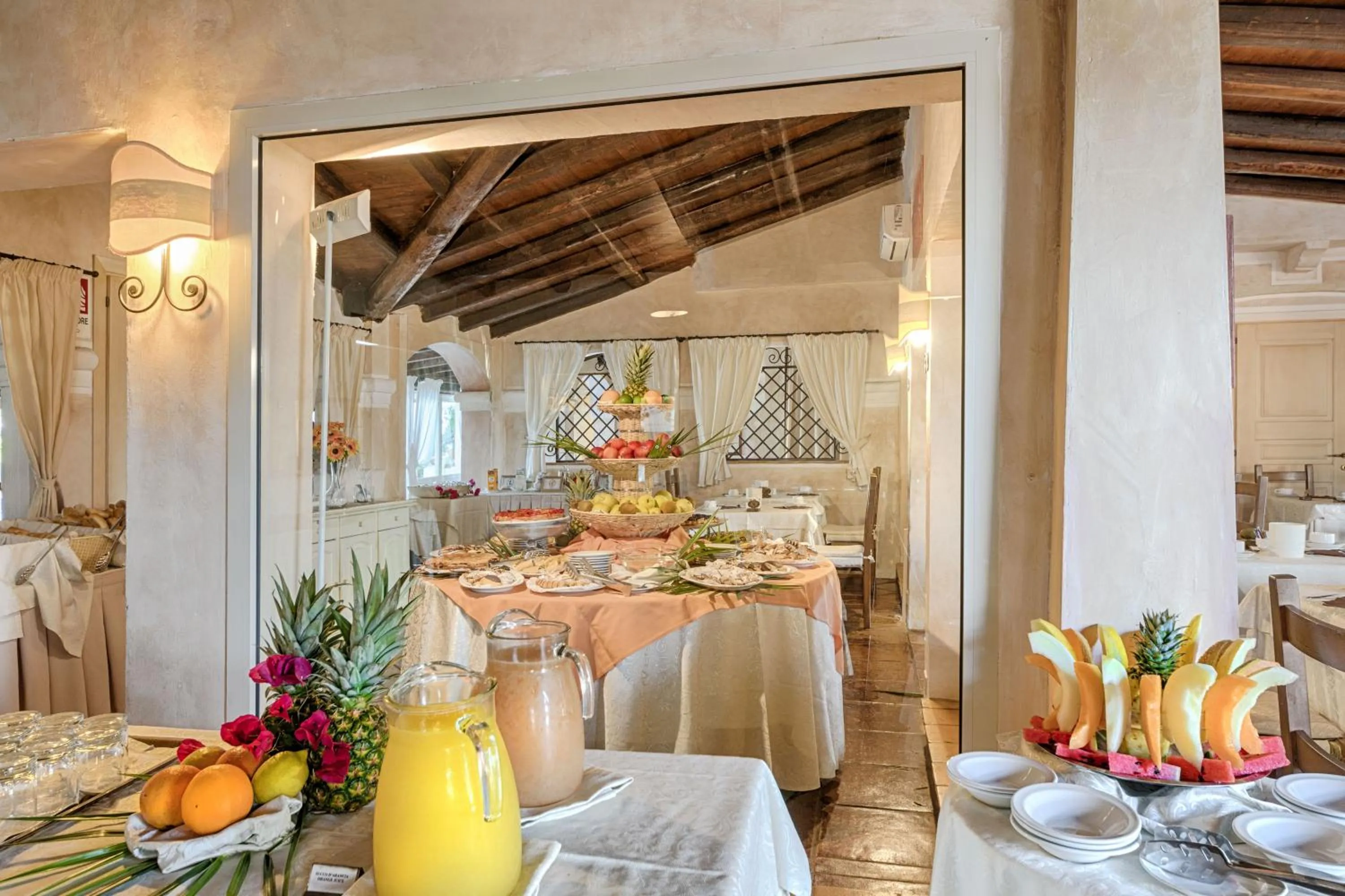 Restaurant/places to eat in Colonna Park Hotel