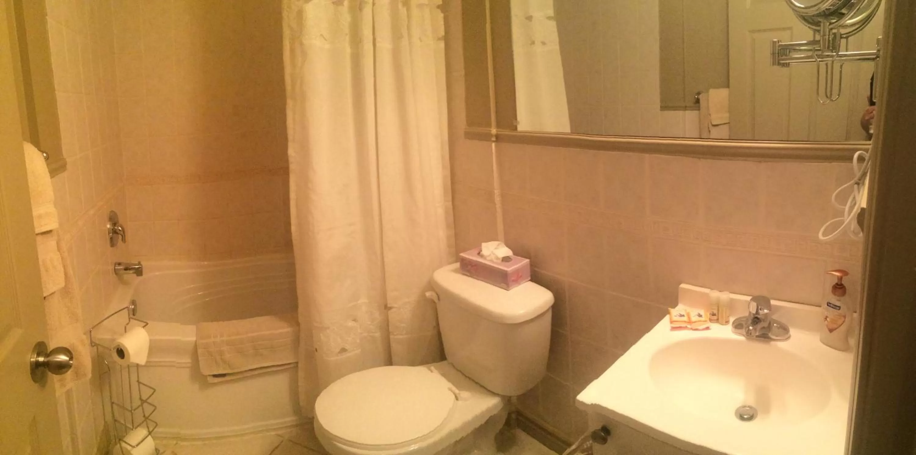 Bathroom in Dominion Hotel