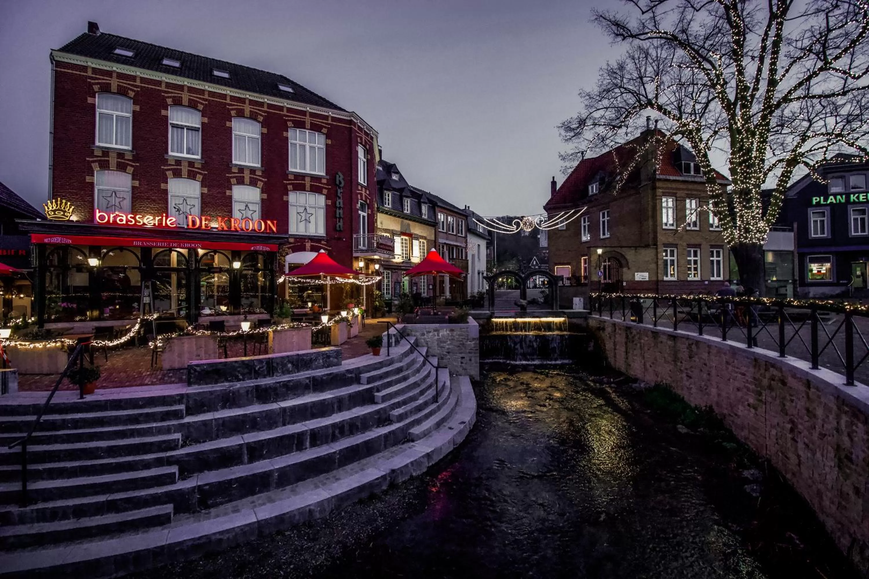 Property building in Hotel Brasserie de Kroon