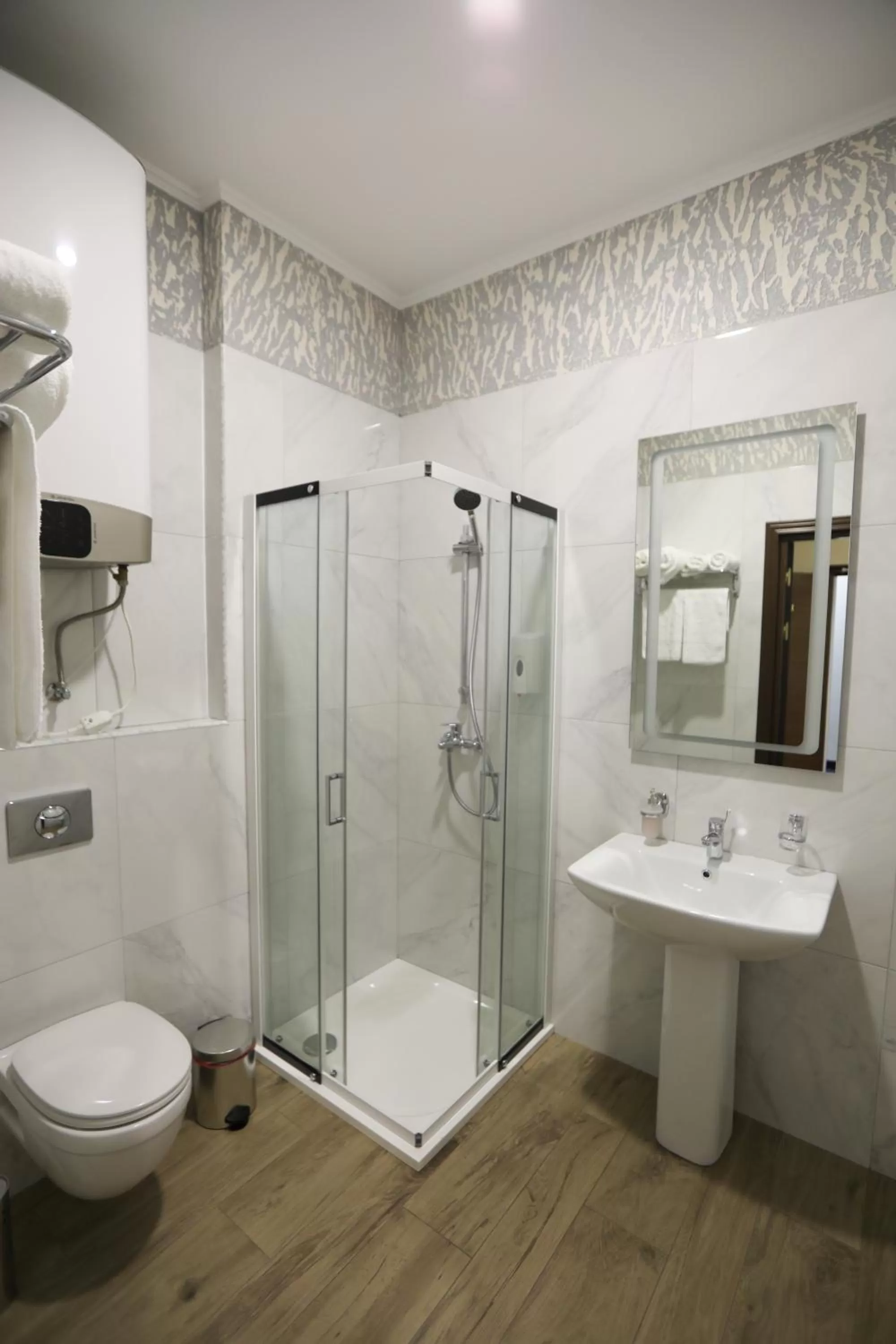 Shower in Hotel Donald