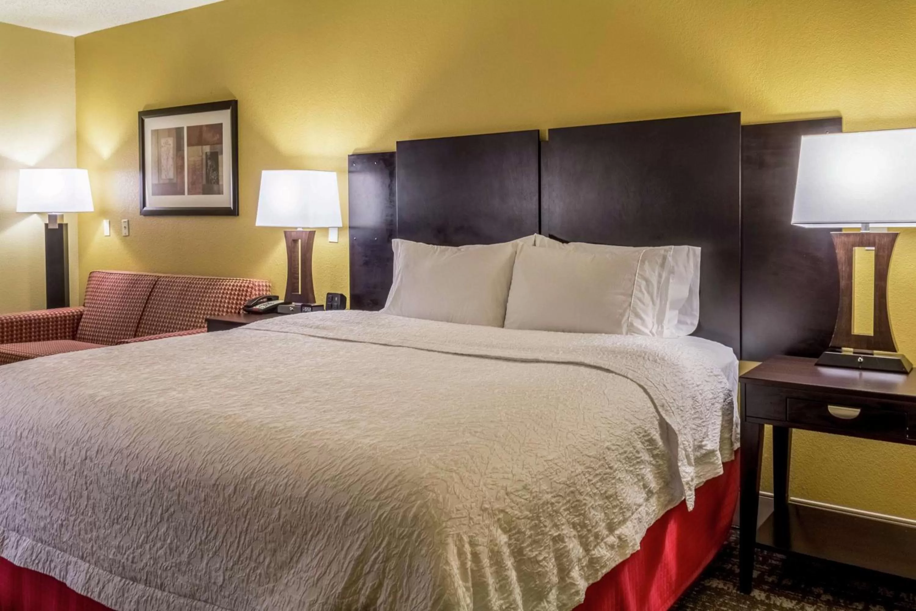 Living room, Bed in Hampton Inn Clinton