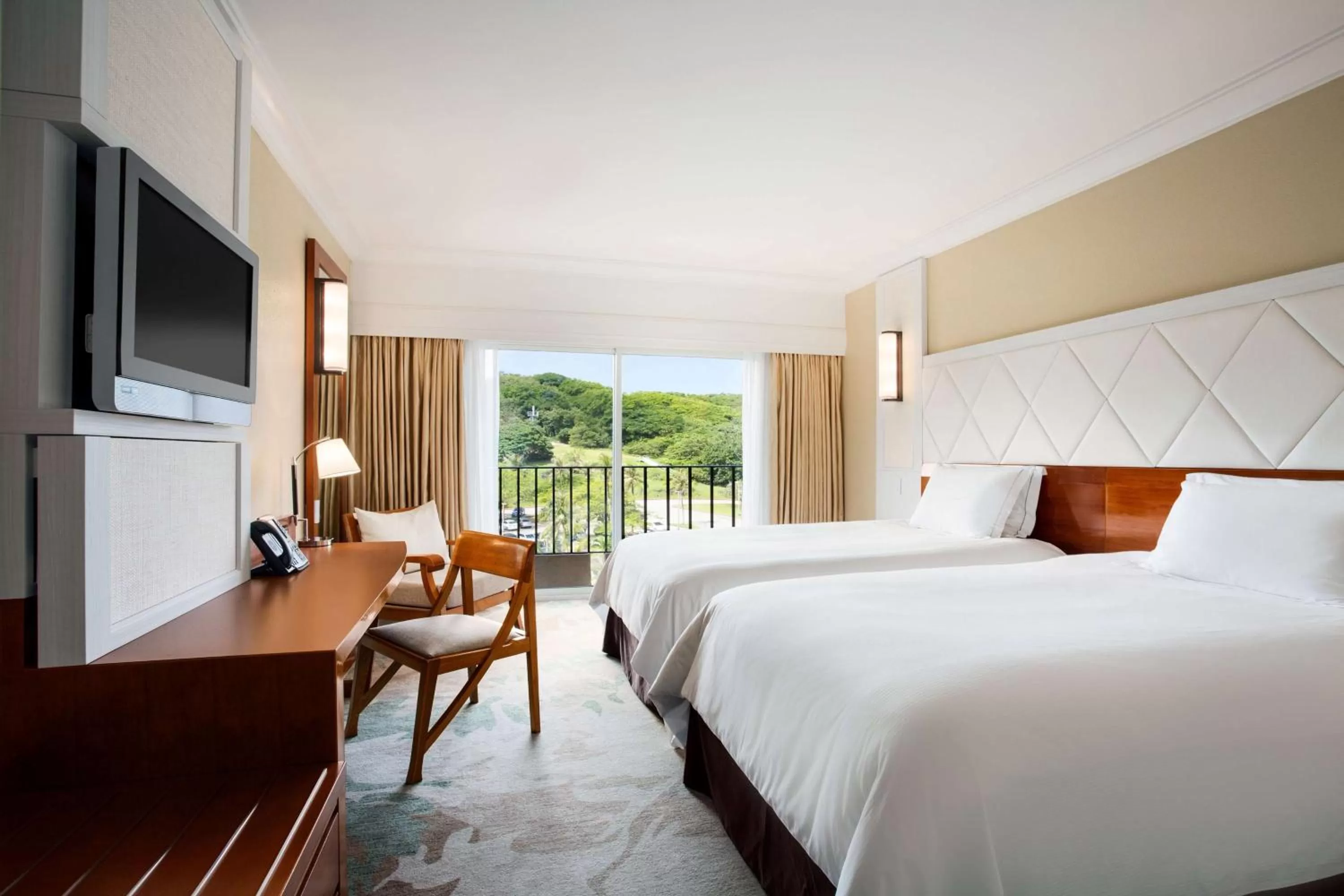 Bedroom, Bed in Hilton Guam Resort & Spa