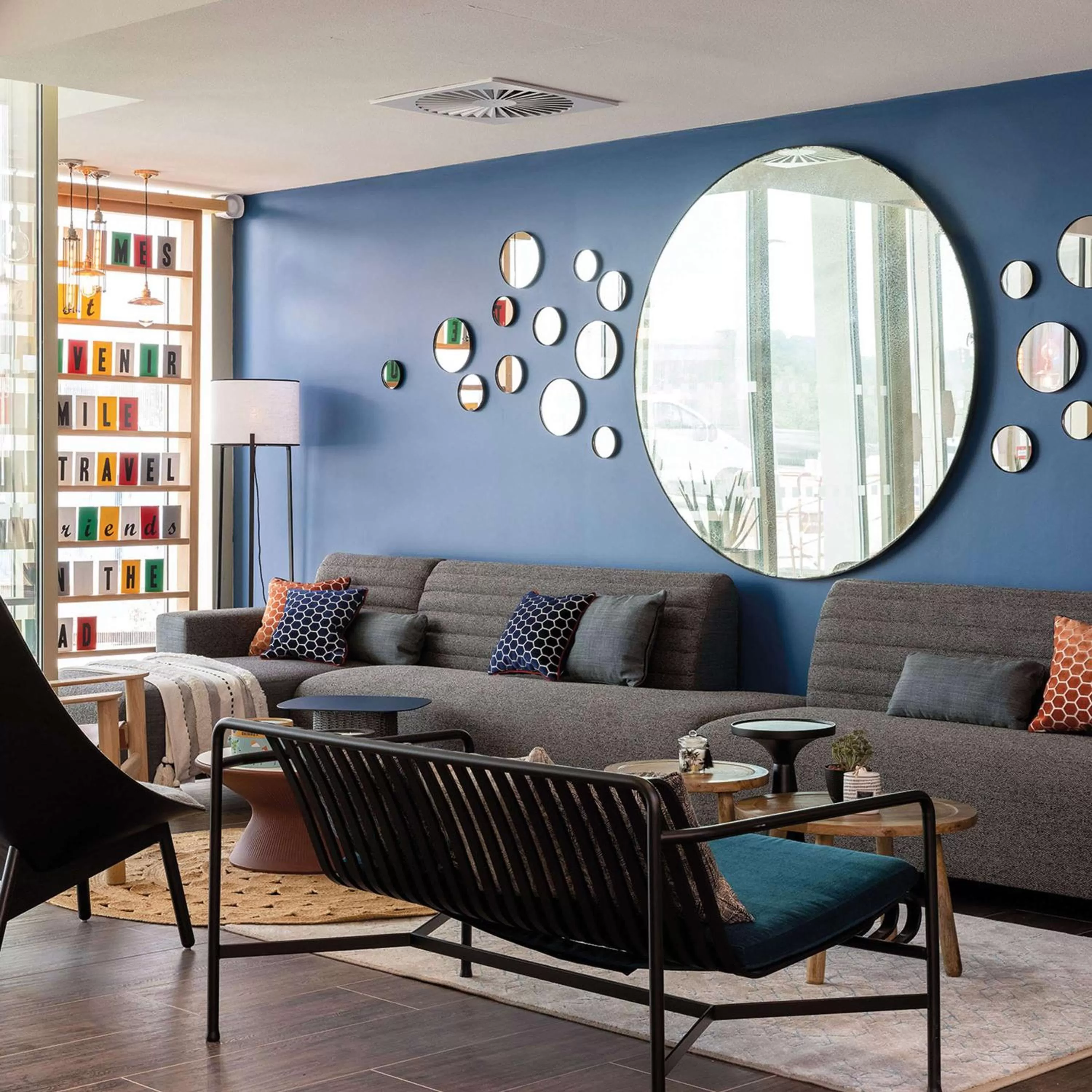 Lobby or reception in Hampton by Hilton Tours Centre, France