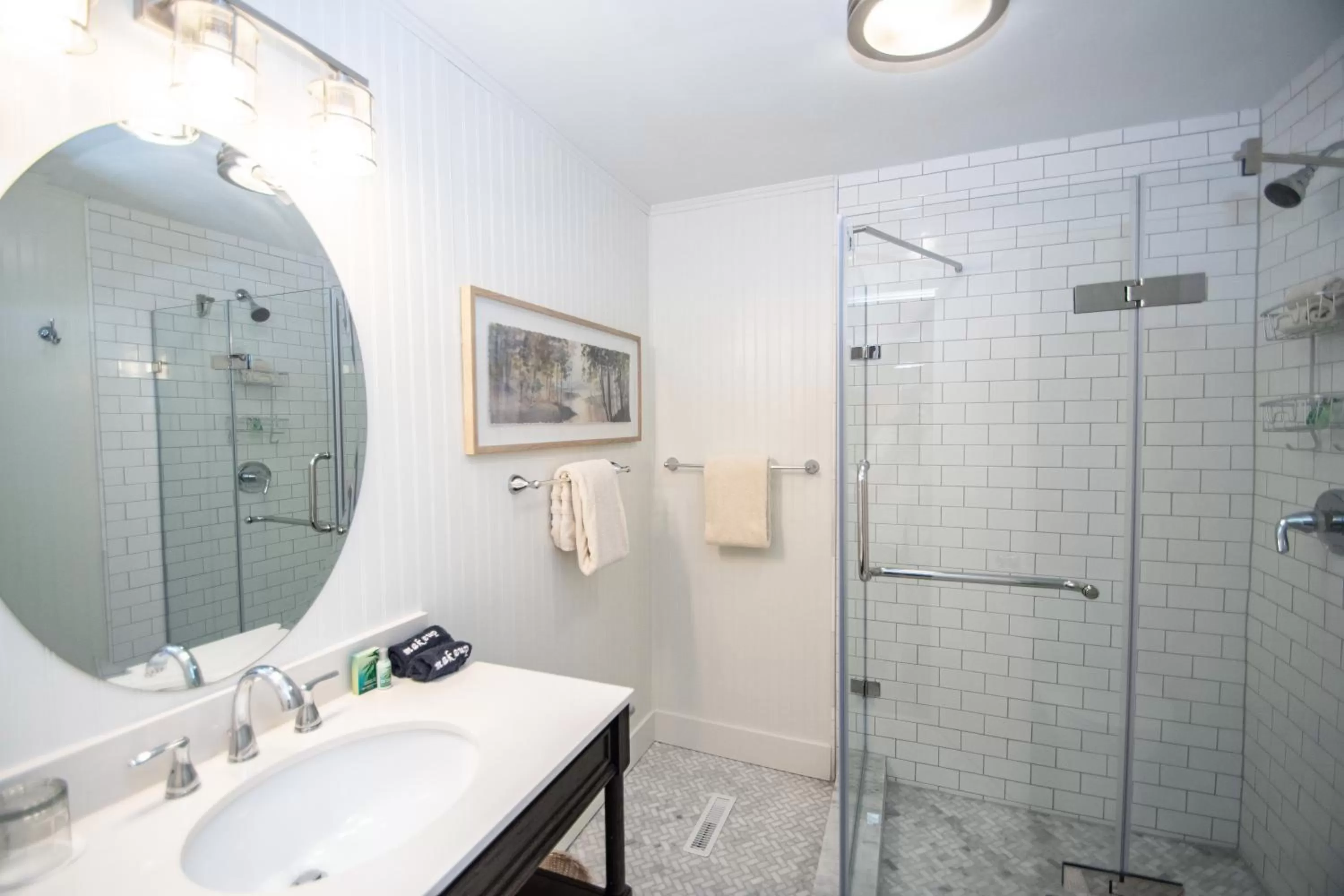 Bathroom in Looking Glass Inn