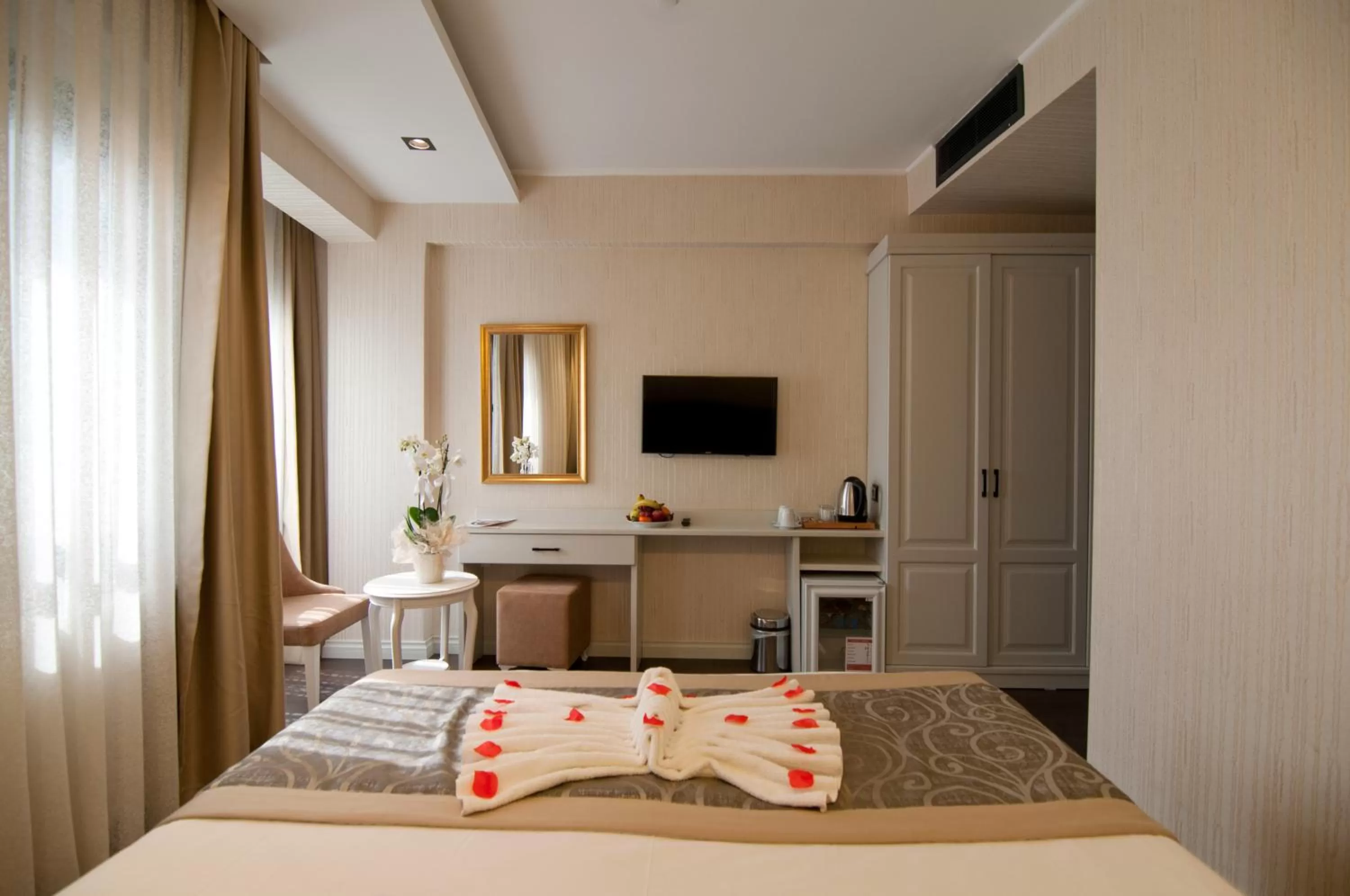 Photo of the whole room, Bed in Pruva Hotel