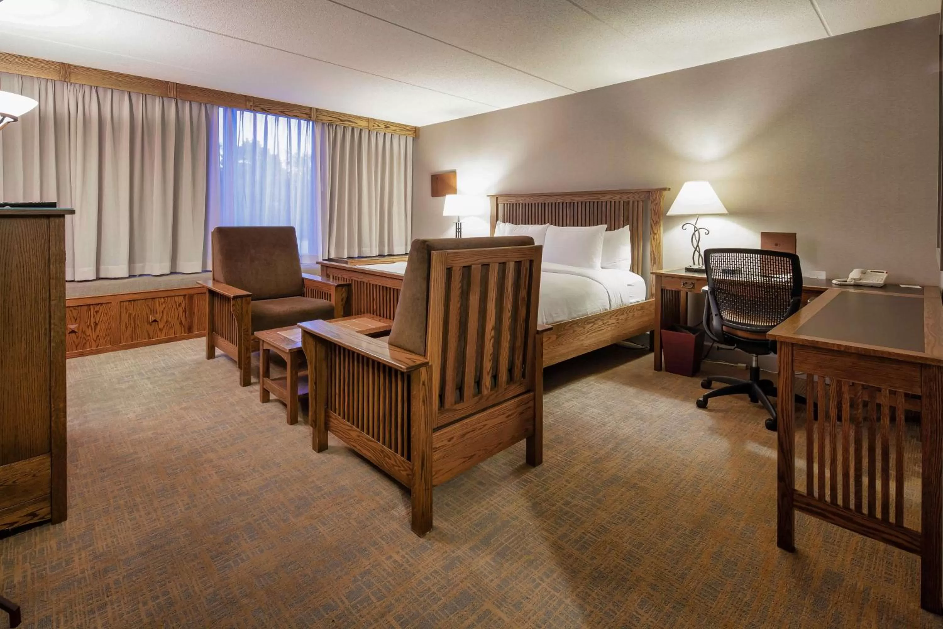 Bed in DoubleTree by Hilton Libertyville-Mundelein