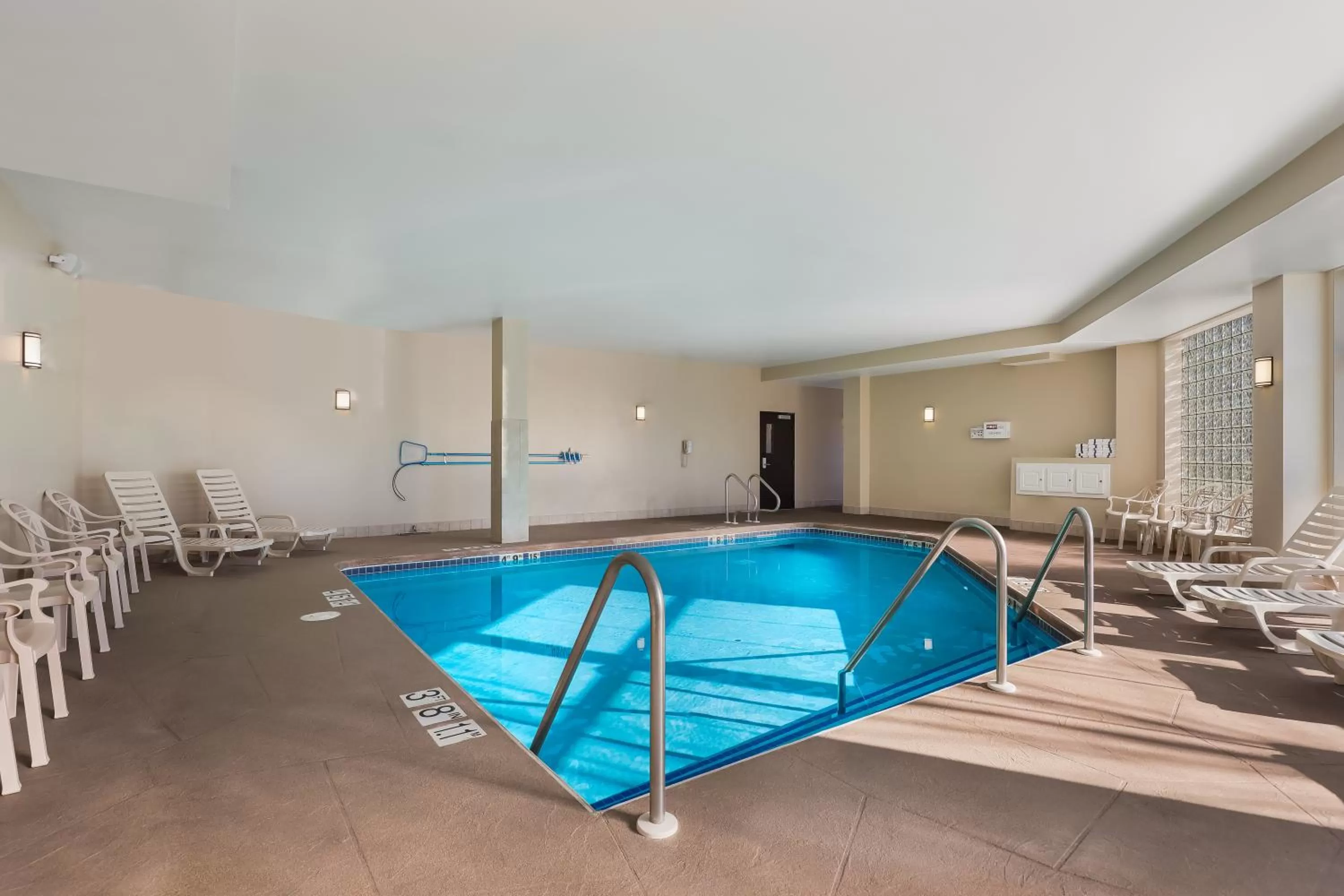 Swimming pool in MainStay Suites Fitchburg - Madison