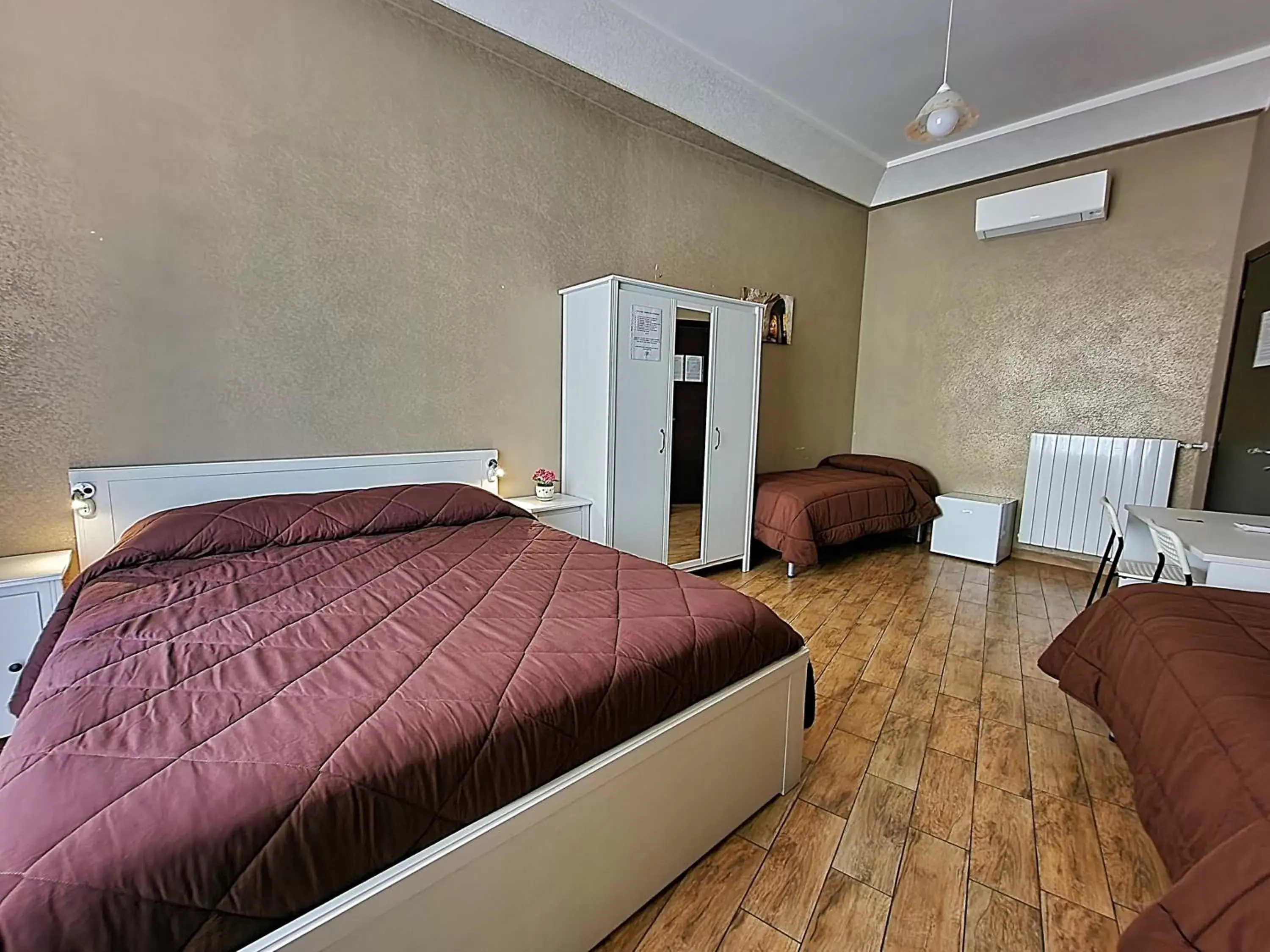 Classic Quadruple Room - single occupancy in B&B Duca Orsini Classic Quadruple Room - single occupancy in B&B Duca Orsini