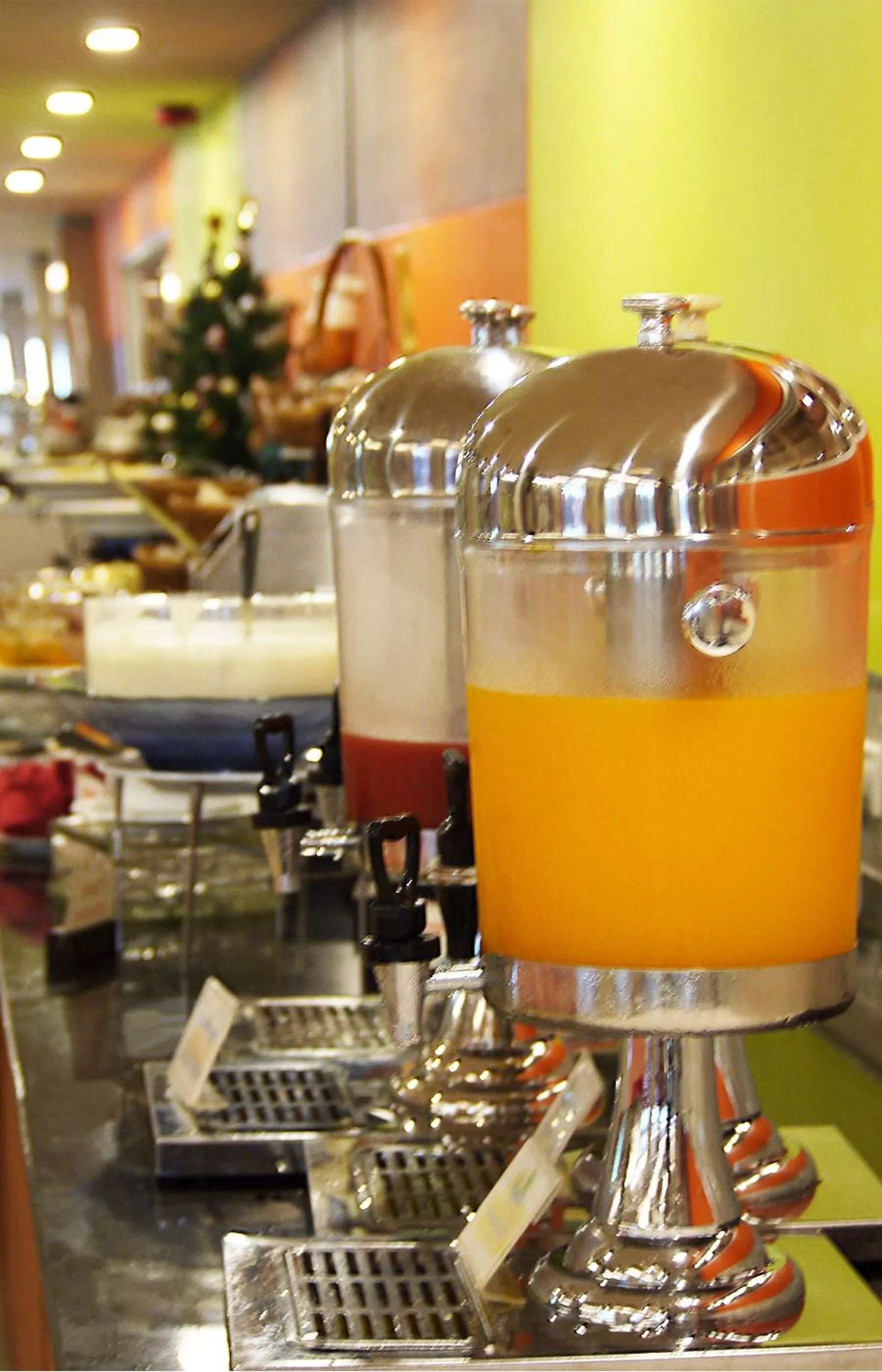 Restaurant/places to eat in Long Beach Cha-Am Hotel