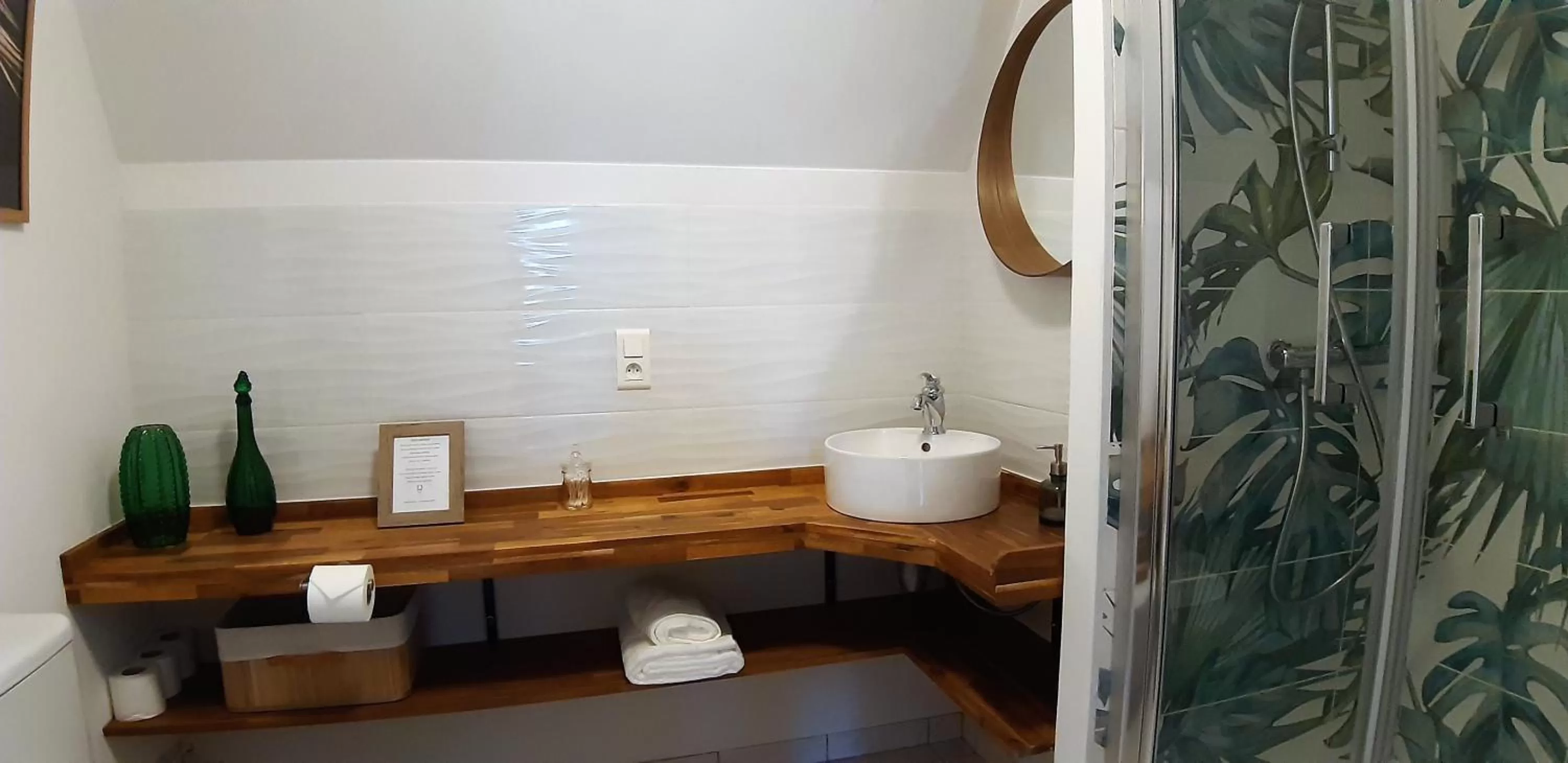 Bathroom in Aux Couleurs d'Esteil