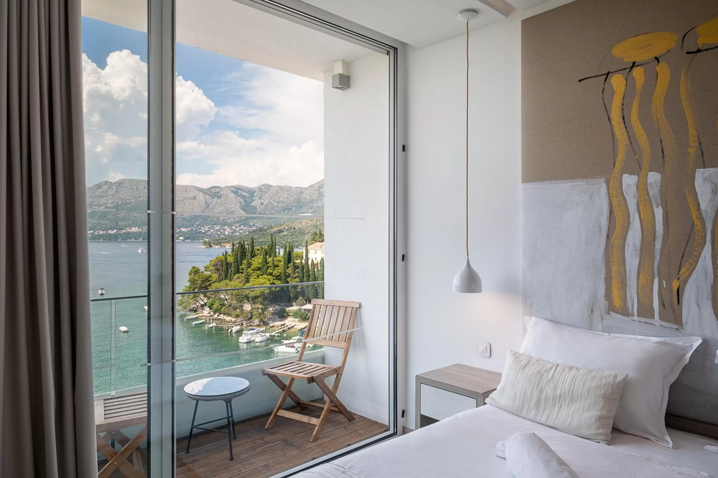 Deluxe Double Room with Balcony and Sea View in Hotel Cavtat