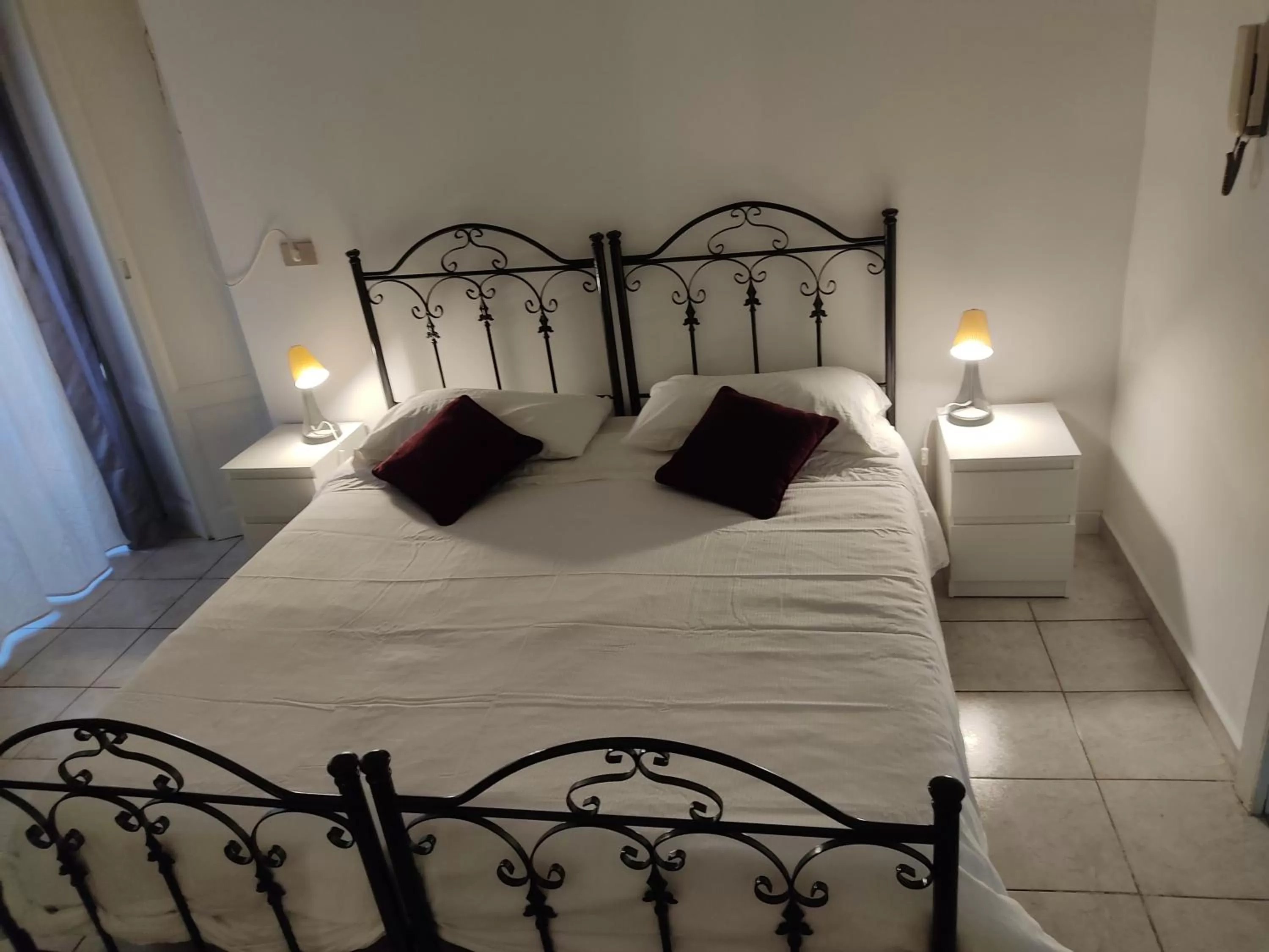 Bed in Crispi Accomodation B&B