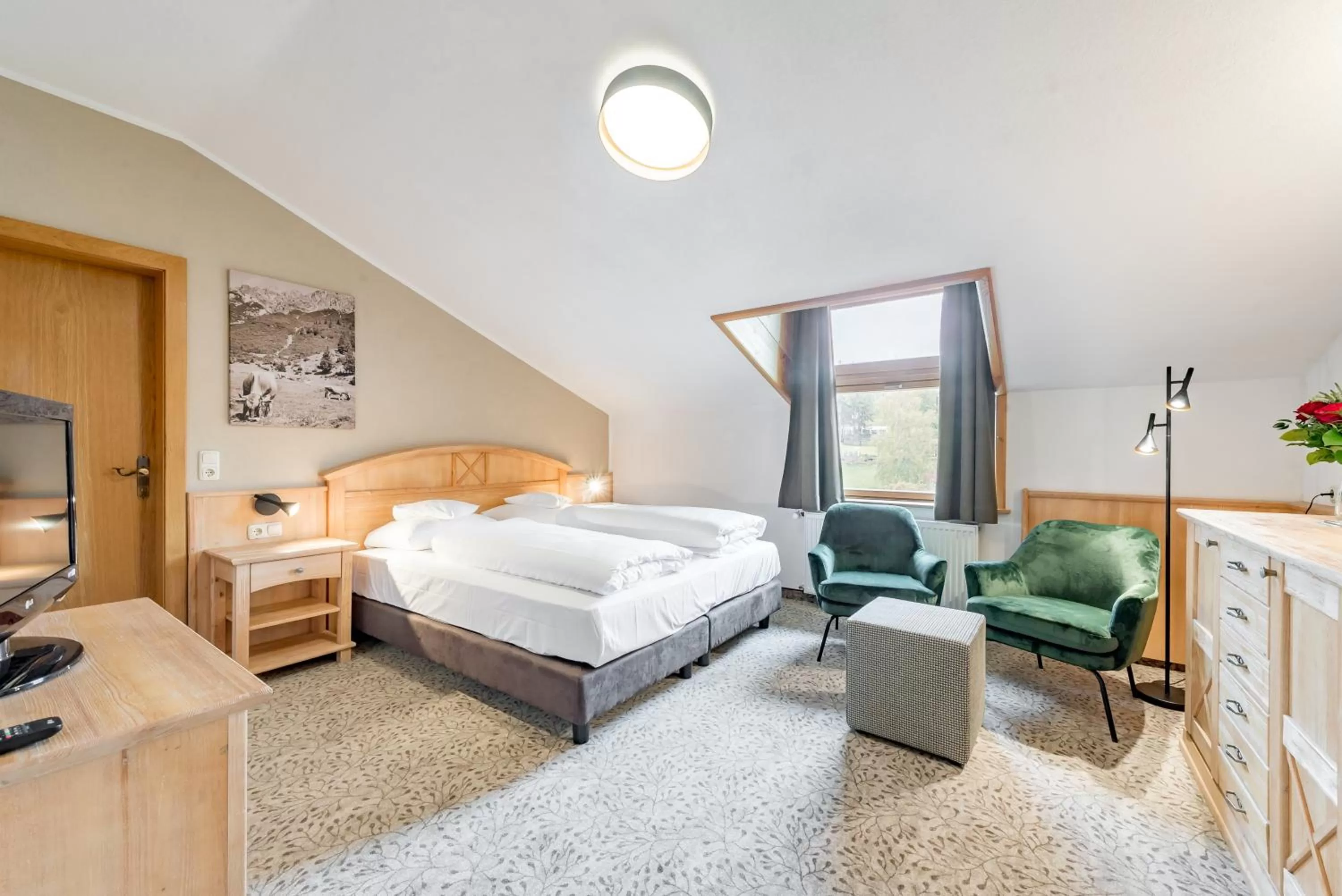 Photo of the whole room, Bed in Hotel Zum Gourmet